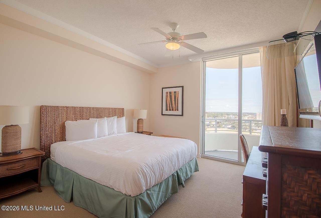 2060 Beach Boulevard Property Photo 8