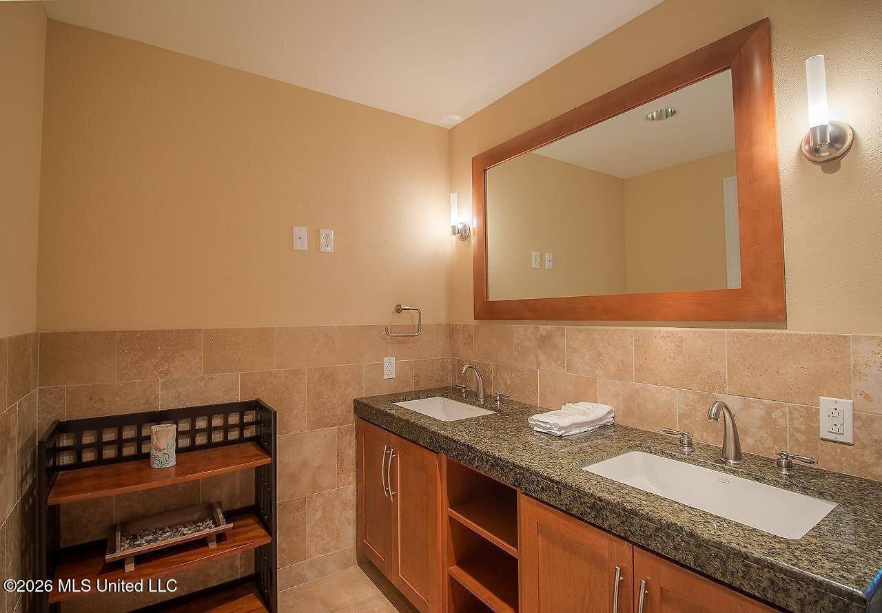 2060 Beach Boulevard Property Photo 9