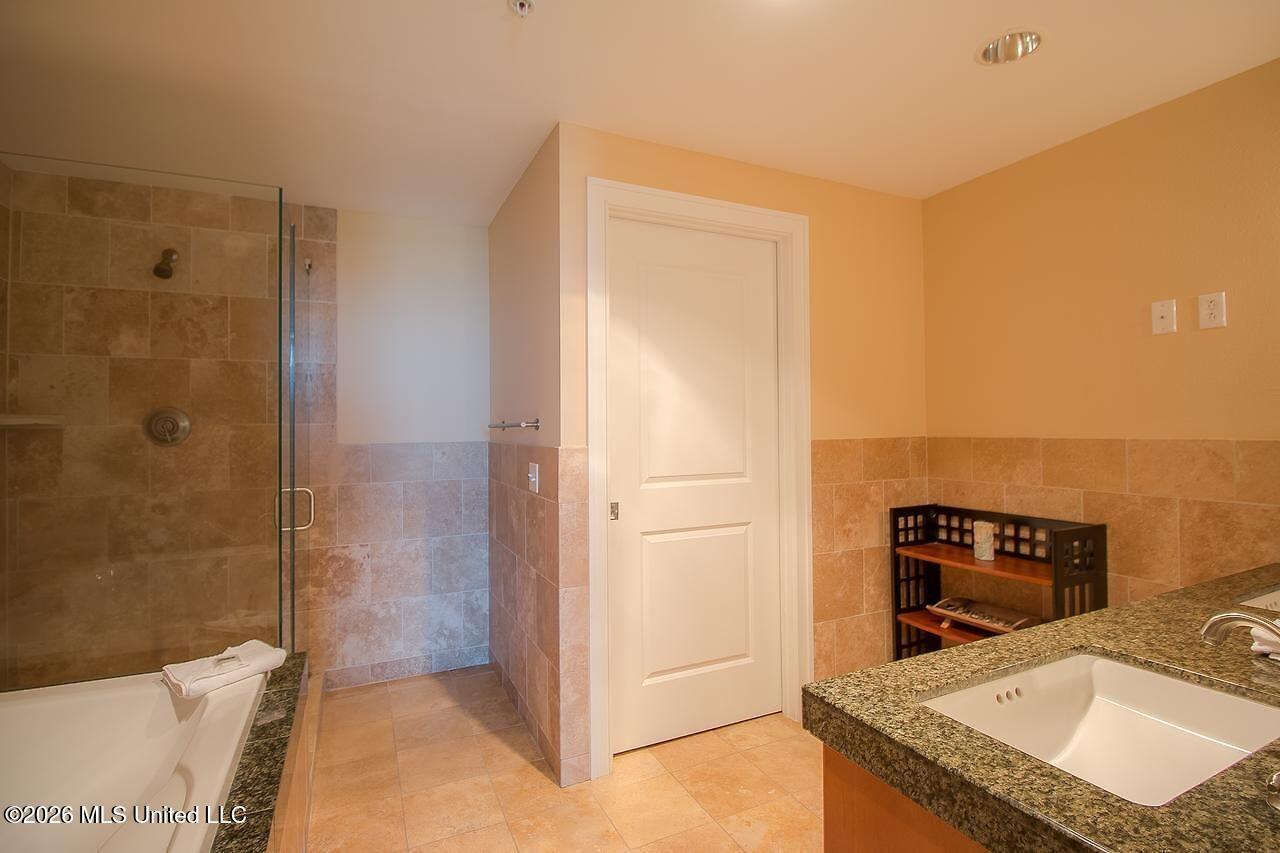 2060 Beach Boulevard Property Photo 10