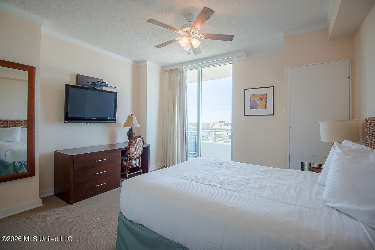 2060 Beach Boulevard Property Photo 12