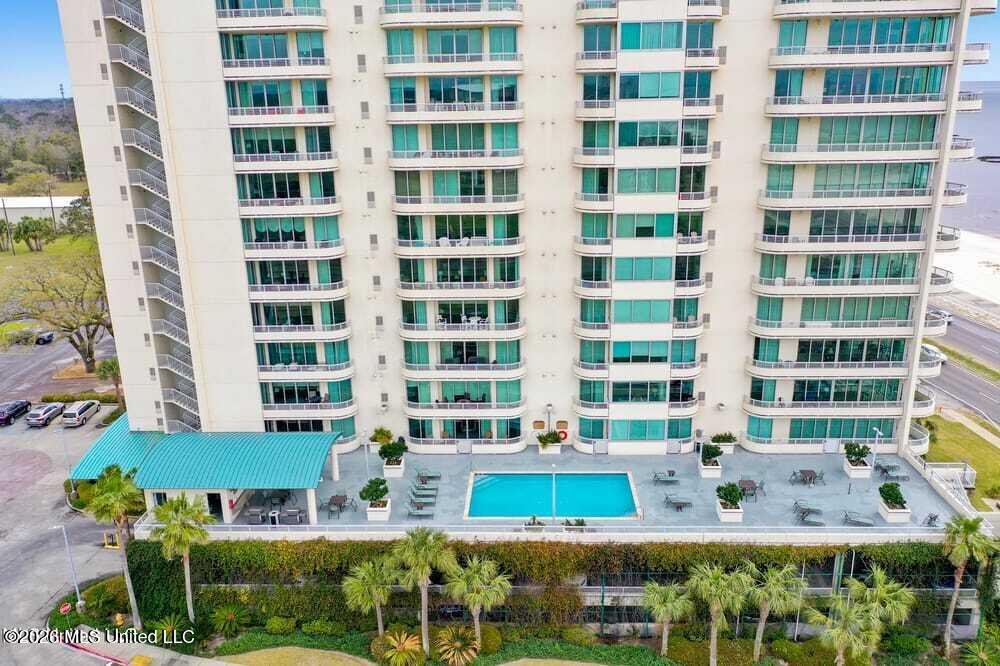 2060 Beach Boulevard Property Photo 21