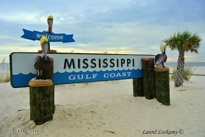2060 Beach Boulevard Property Photo 23