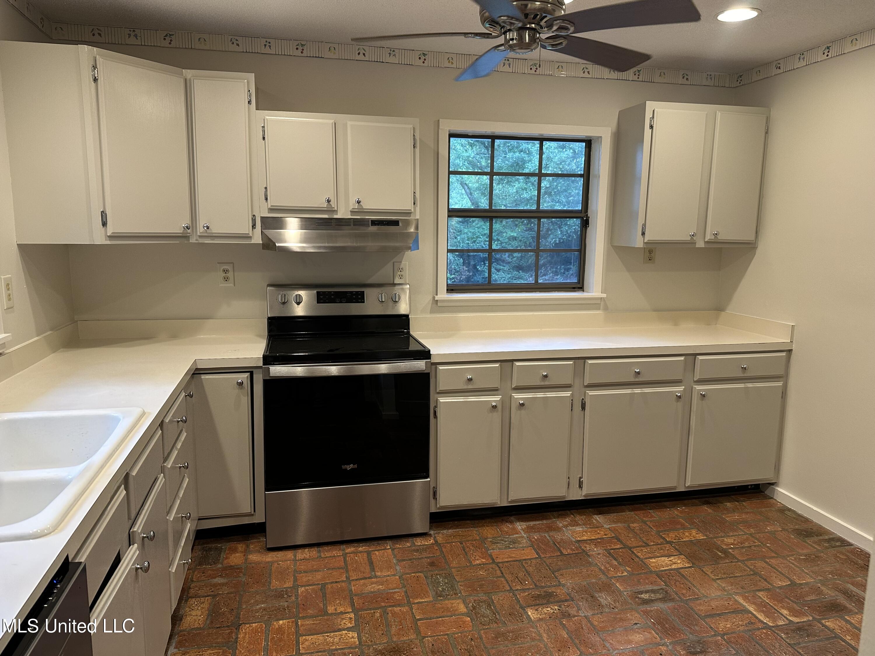 1133 W Cherokee Glen Property Photo 6
