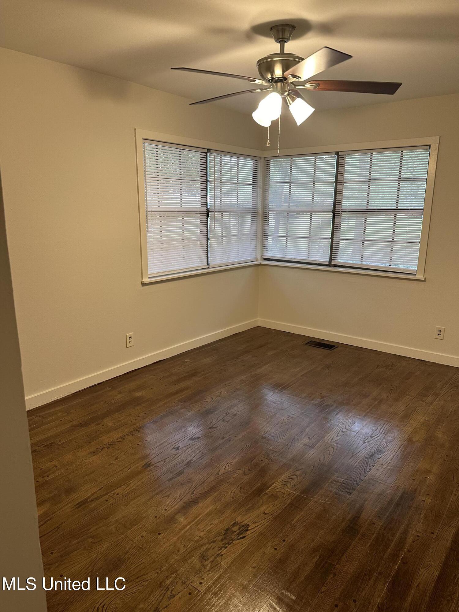 1133 W Cherokee Glen Property Photo 12