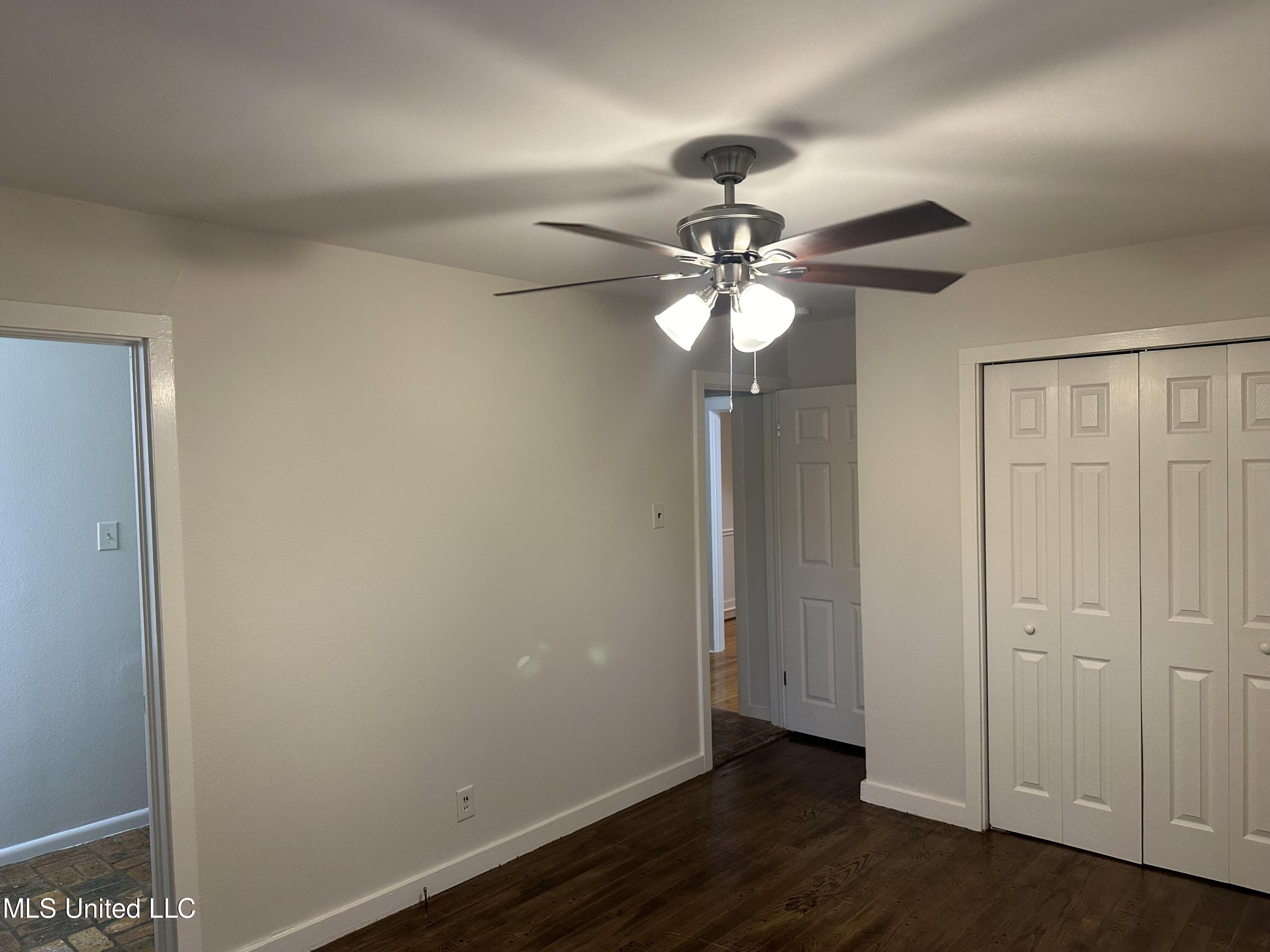 1133 W Cherokee Glen Property Photo 13