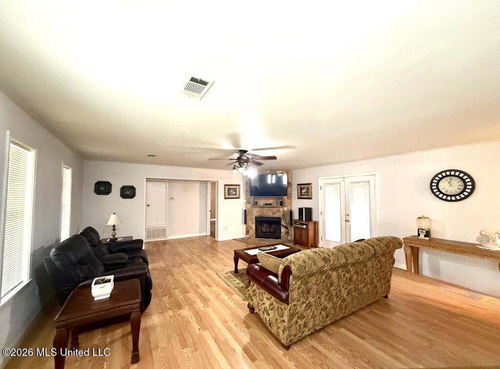 206 Glenwood Drive Property Photo 5