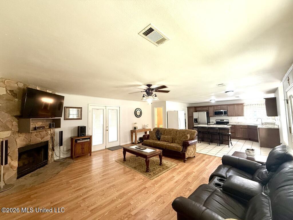 206 Glenwood Drive Property Photo 6