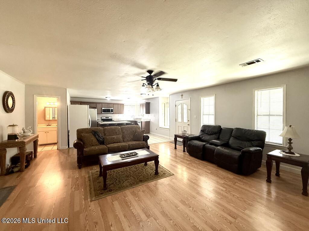 206 Glenwood Drive Property Photo 7