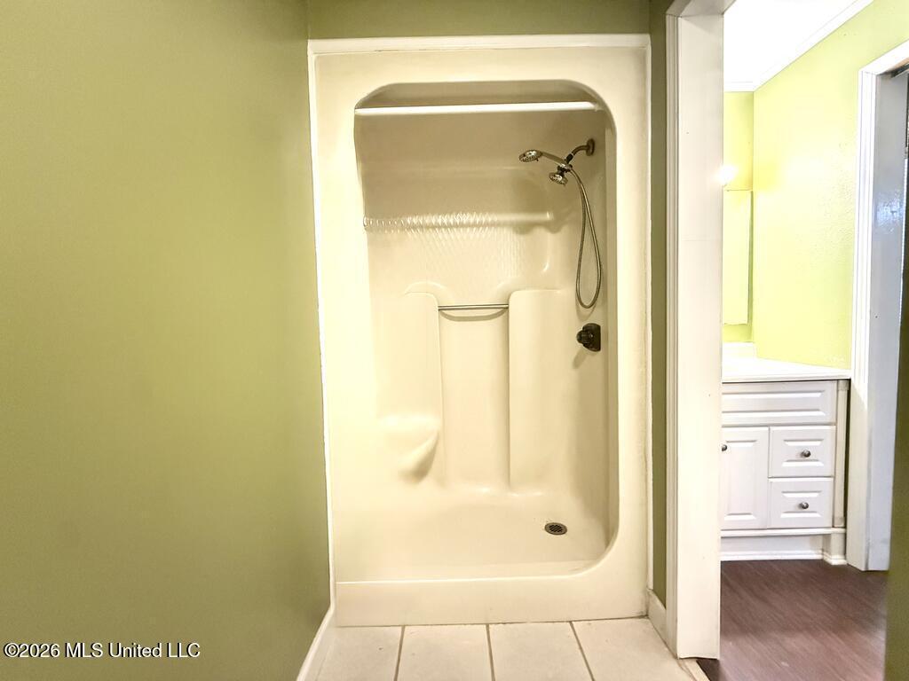 206 Glenwood Drive Property Photo 24