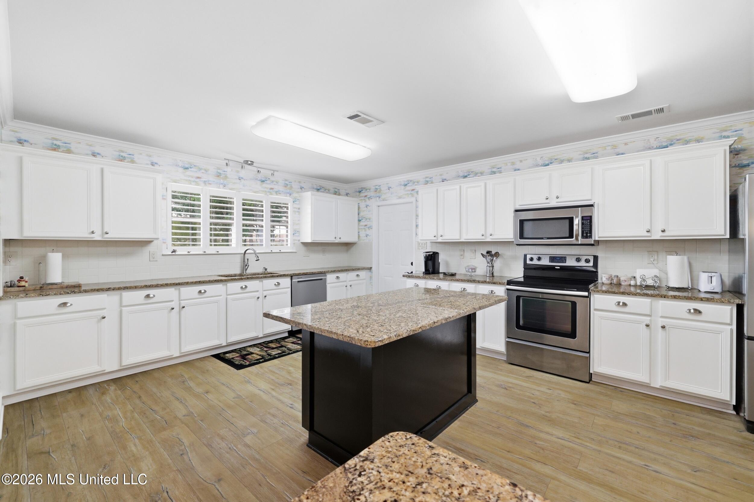 15720 S Fork Drive Property Photo 5