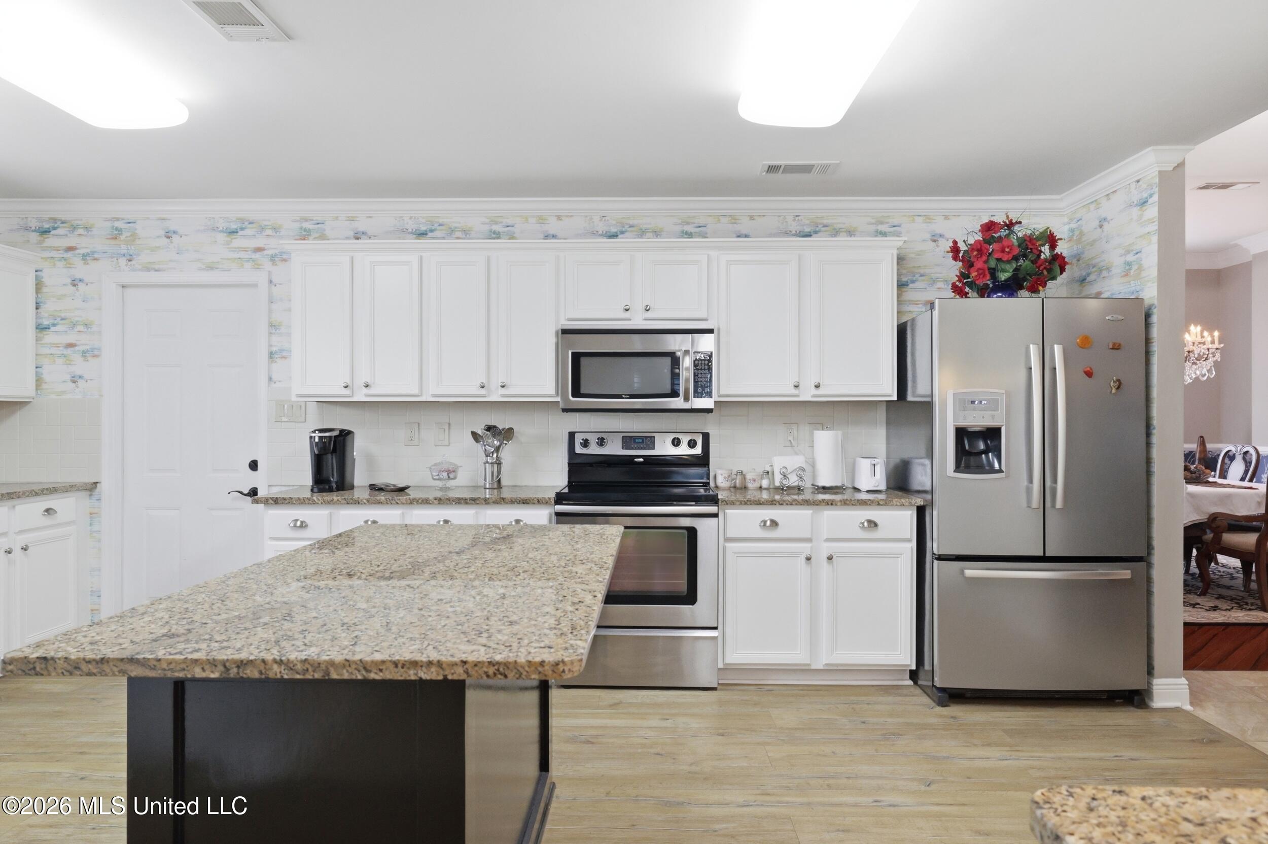 15720 S Fork Drive Property Photo 6