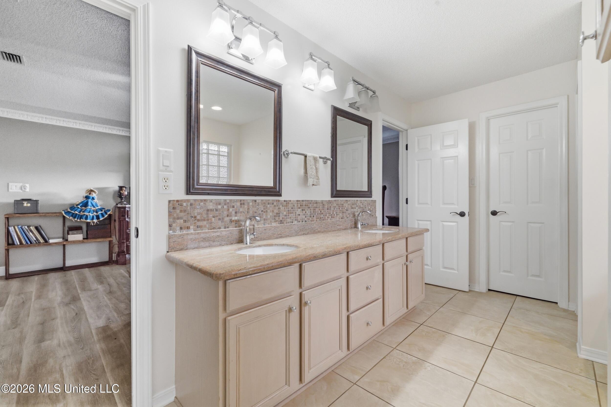 15720 S Fork Drive Property Photo 17