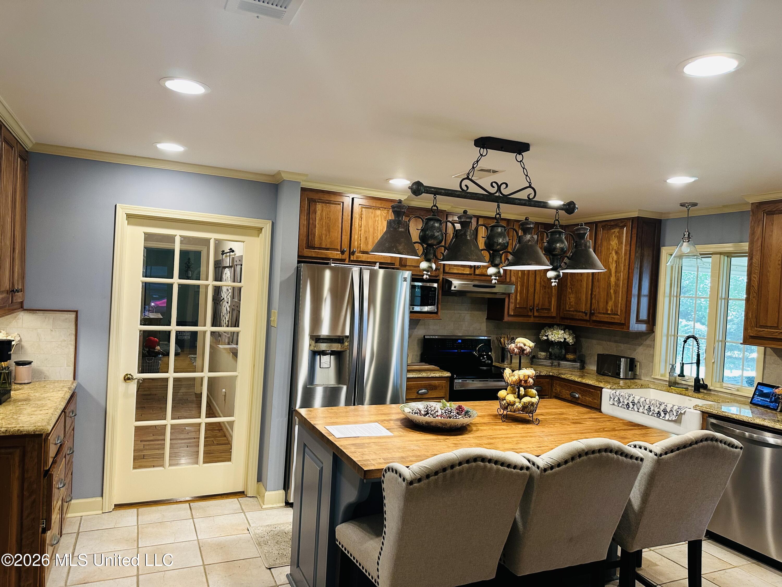 183 Pecania Drive Property Photo 3