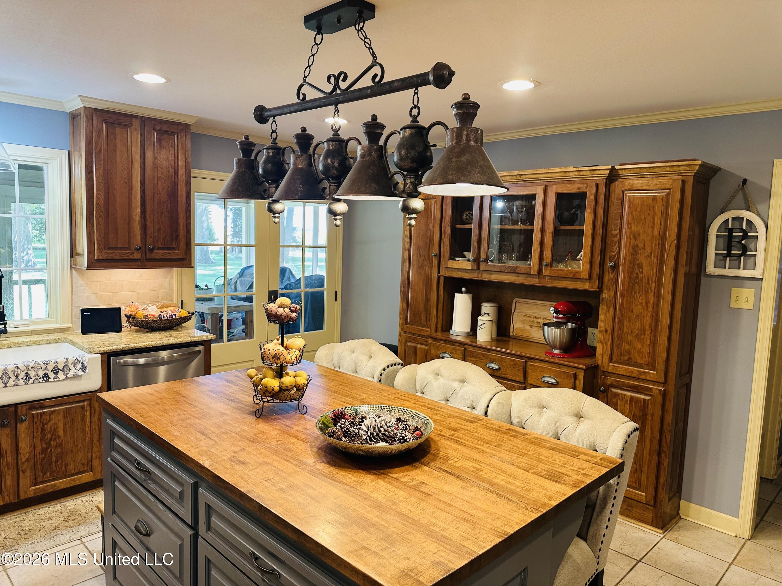 183 Pecania Drive Property Photo 4