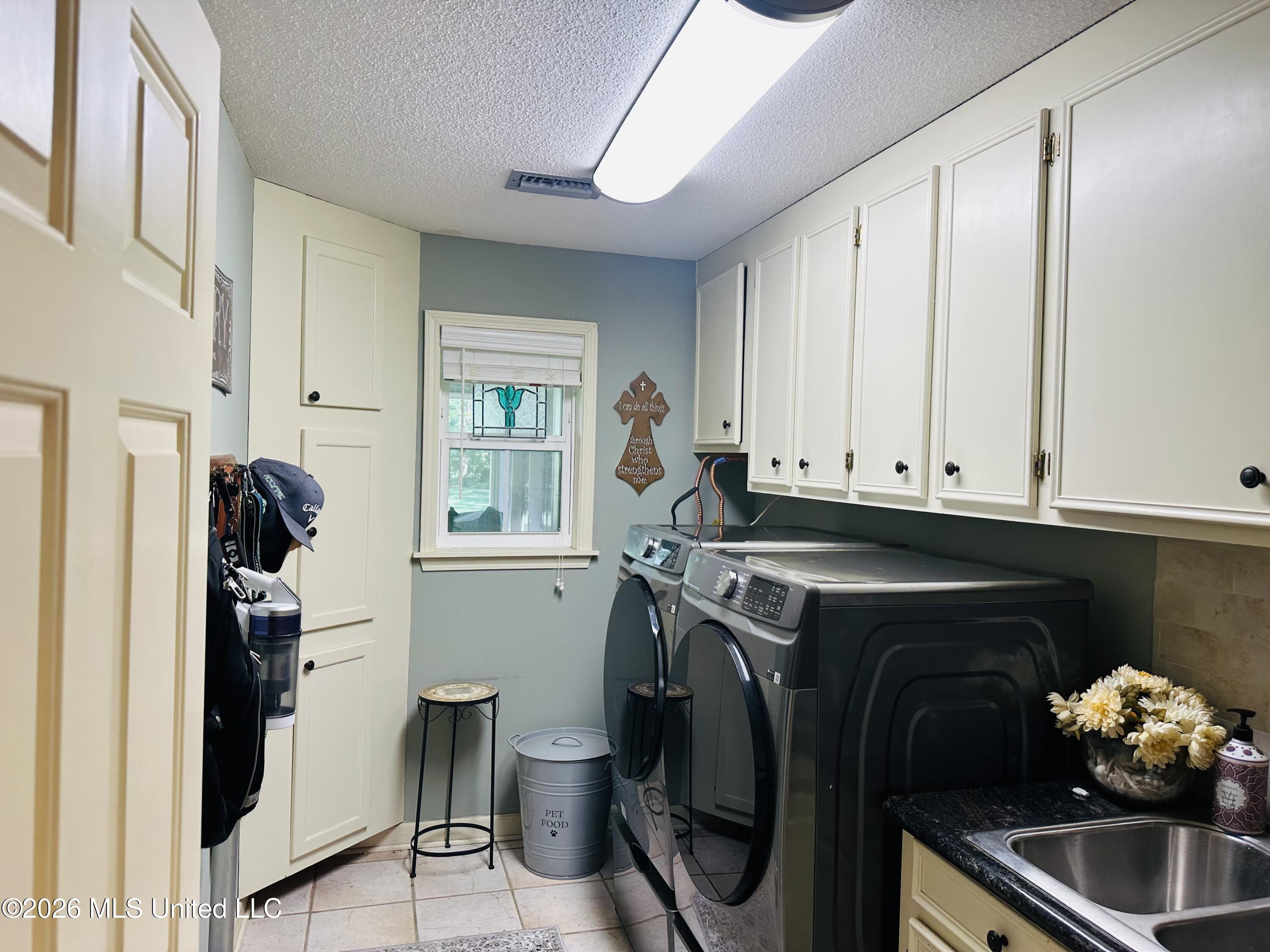 183 Pecania Drive Property Photo 6