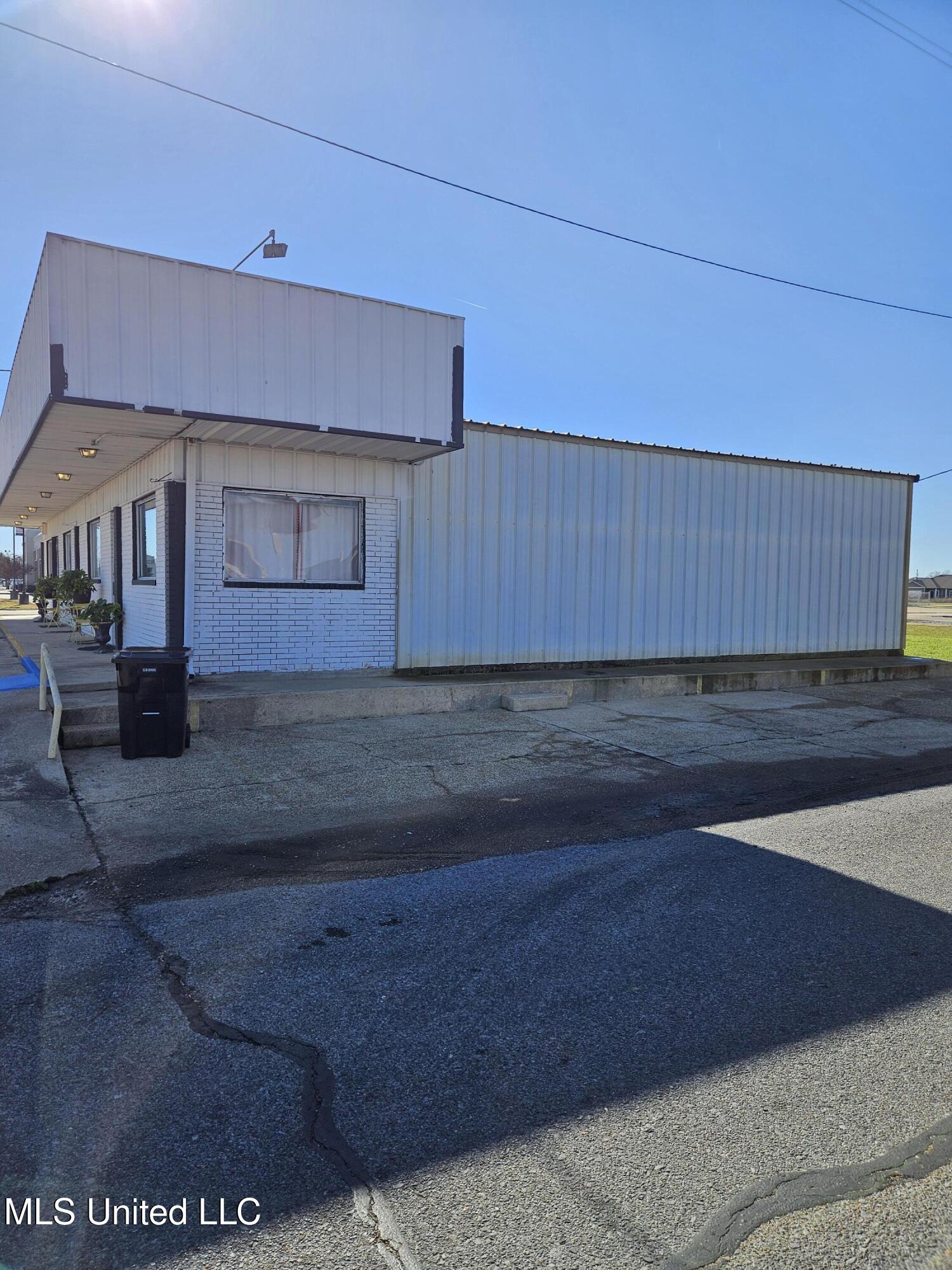 2190 Ee Wallace Boulevard Property Photo 7