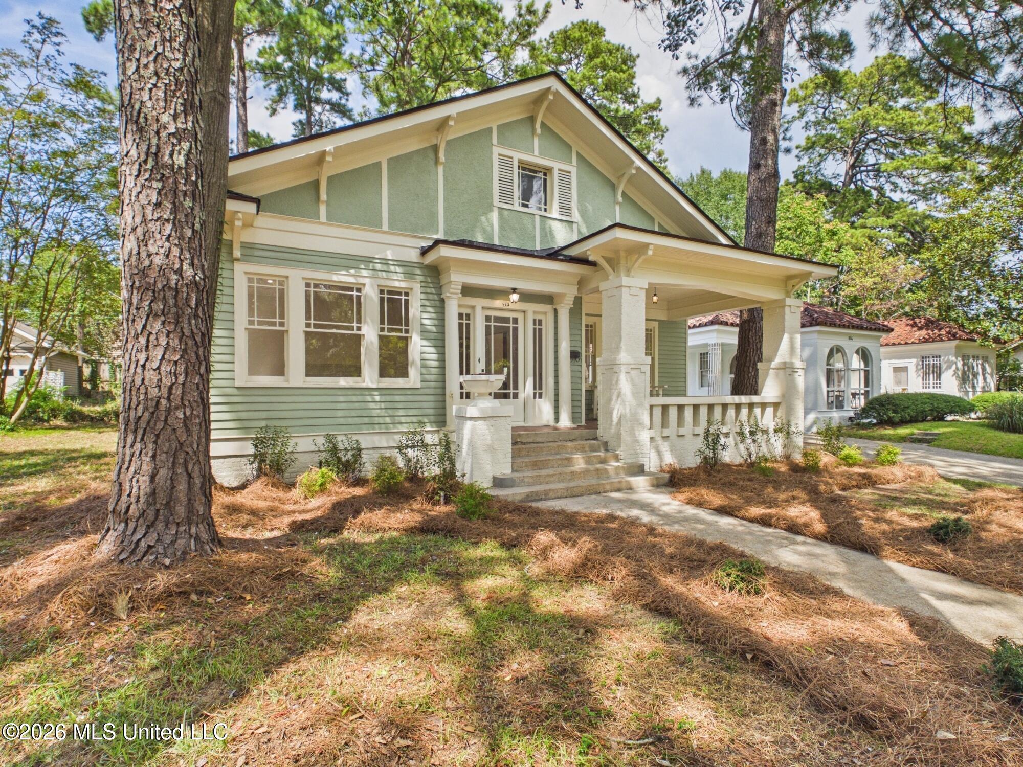 812 Gillespie Street Property Photo 2
