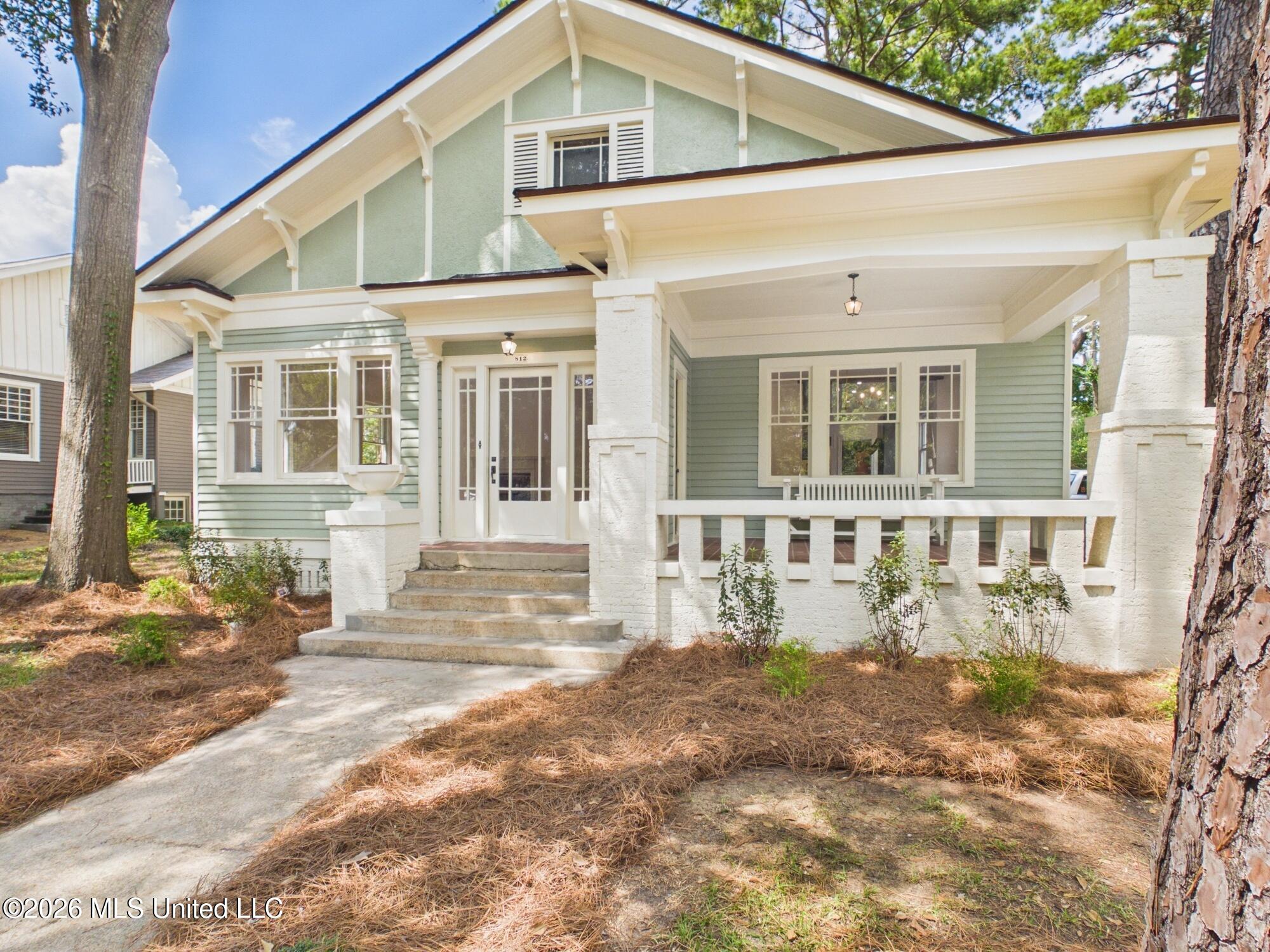 812 Gillespie Street Property Photo 3