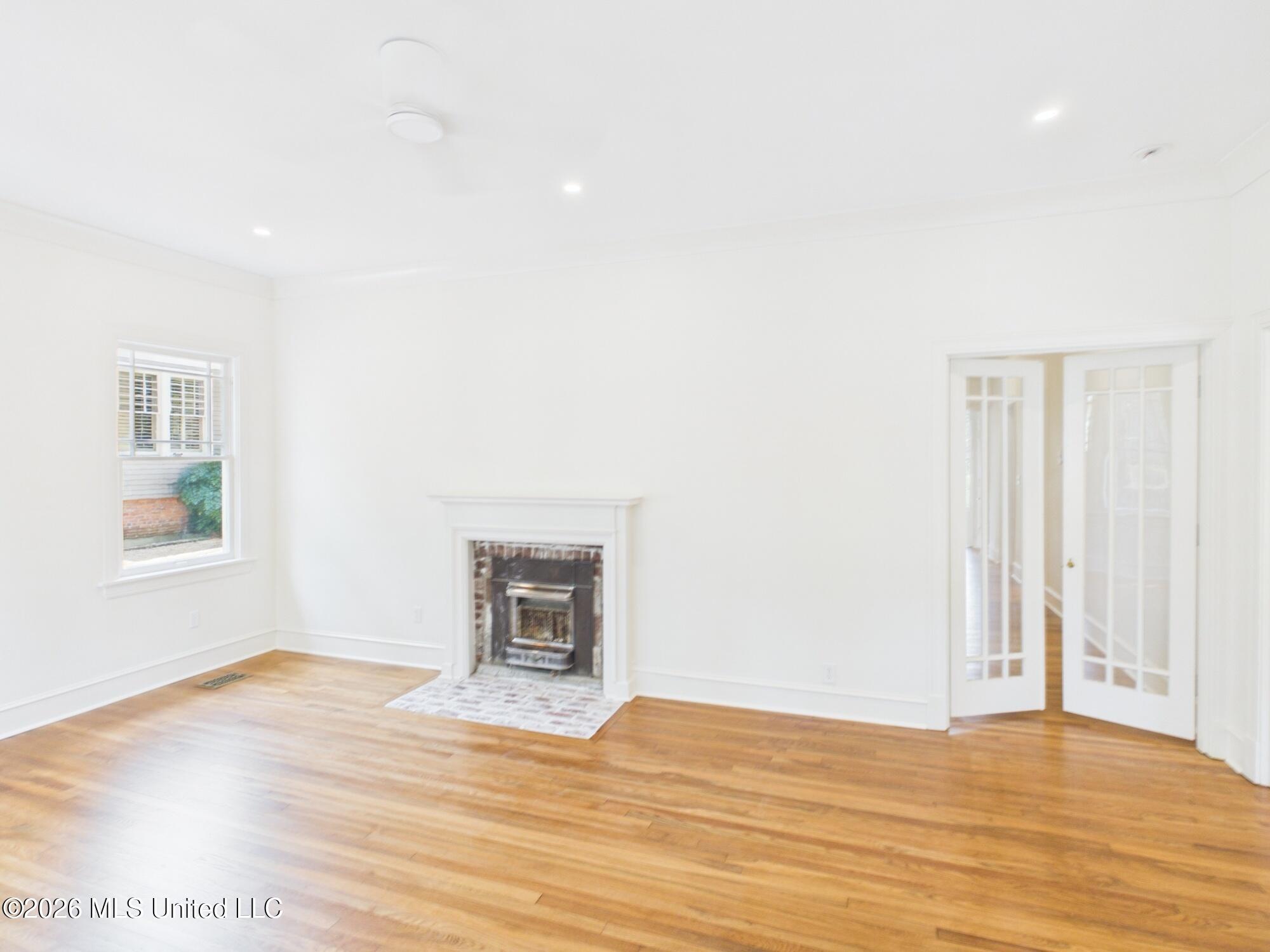 812 Gillespie Street Property Photo 8