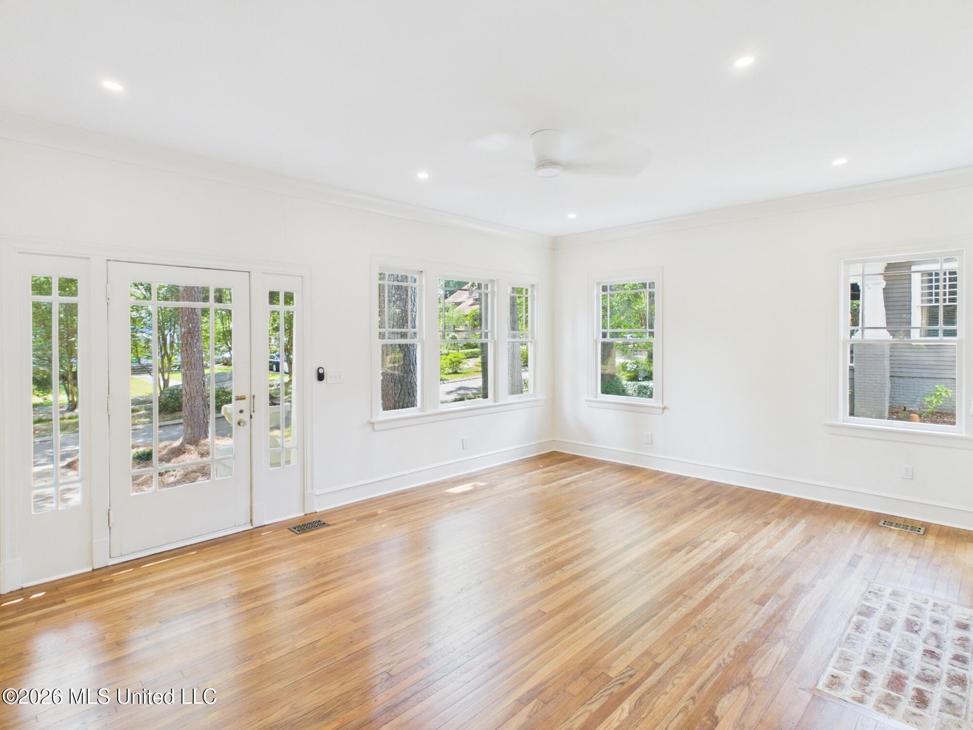 812 Gillespie Street Property Photo 9