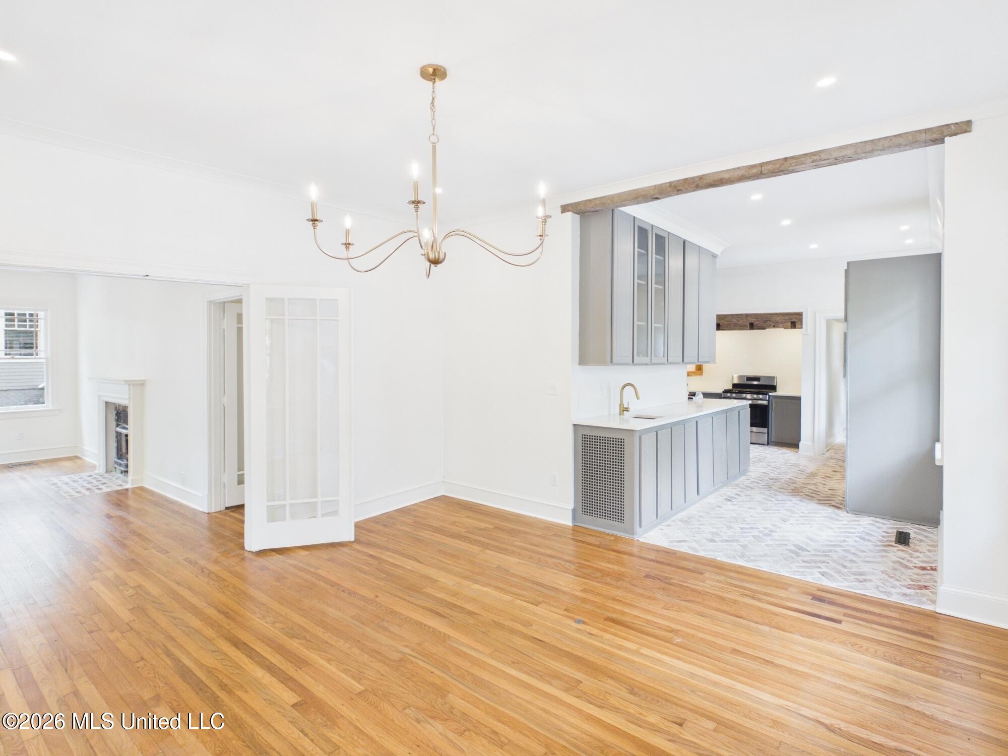 812 Gillespie Street Property Photo 12