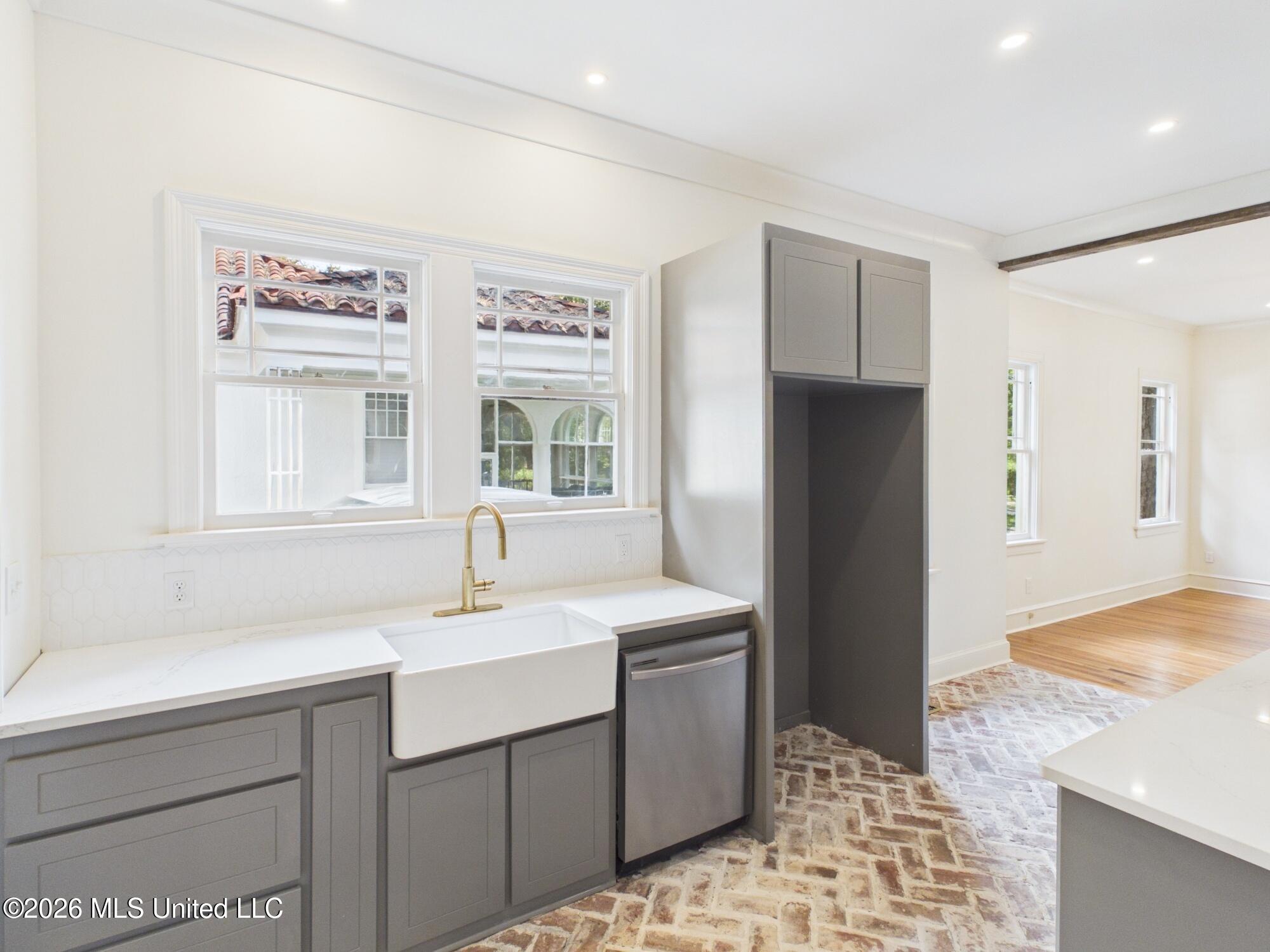 812 Gillespie Street Property Photo 13