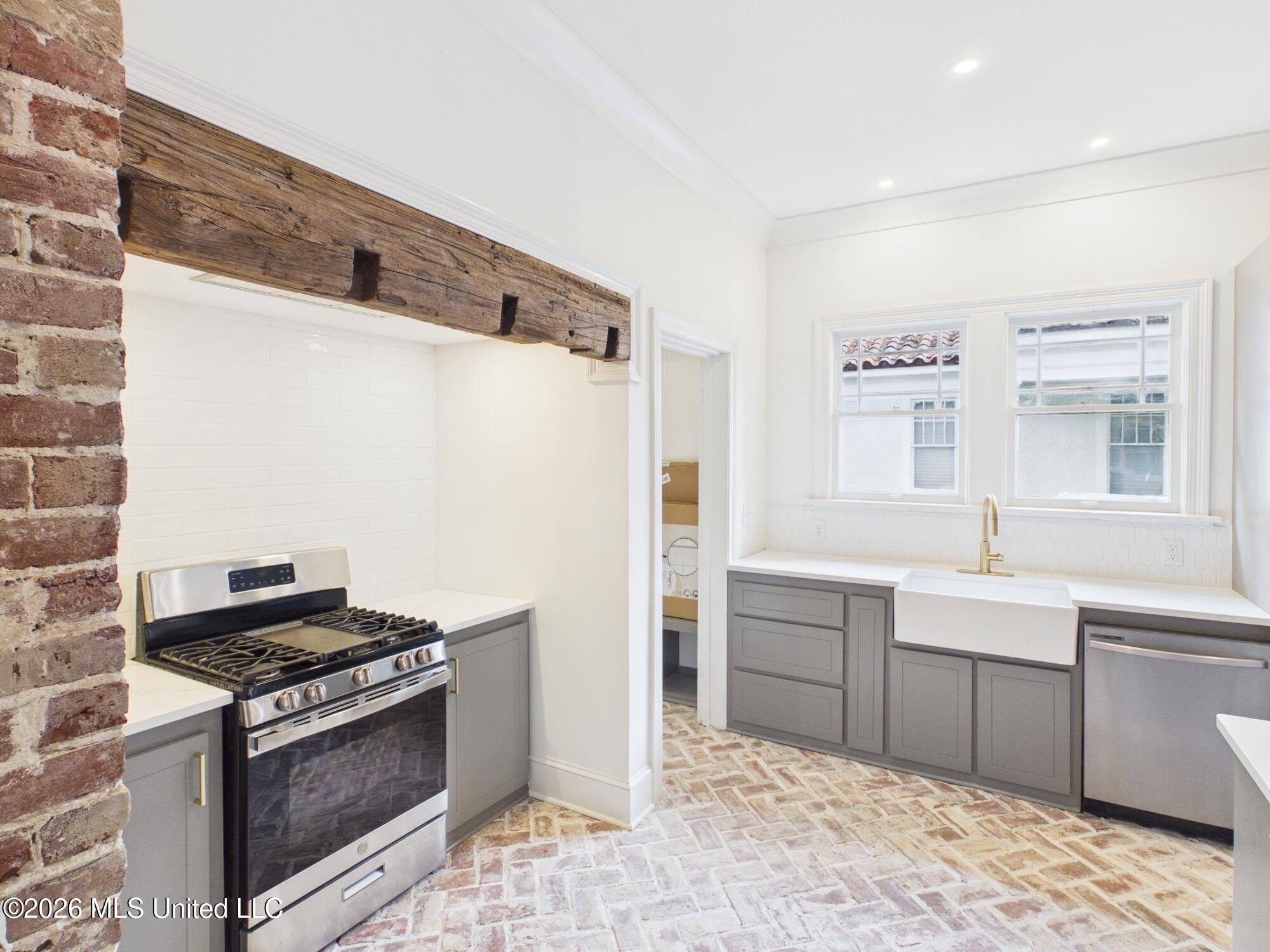 812 Gillespie Street Property Photo 14