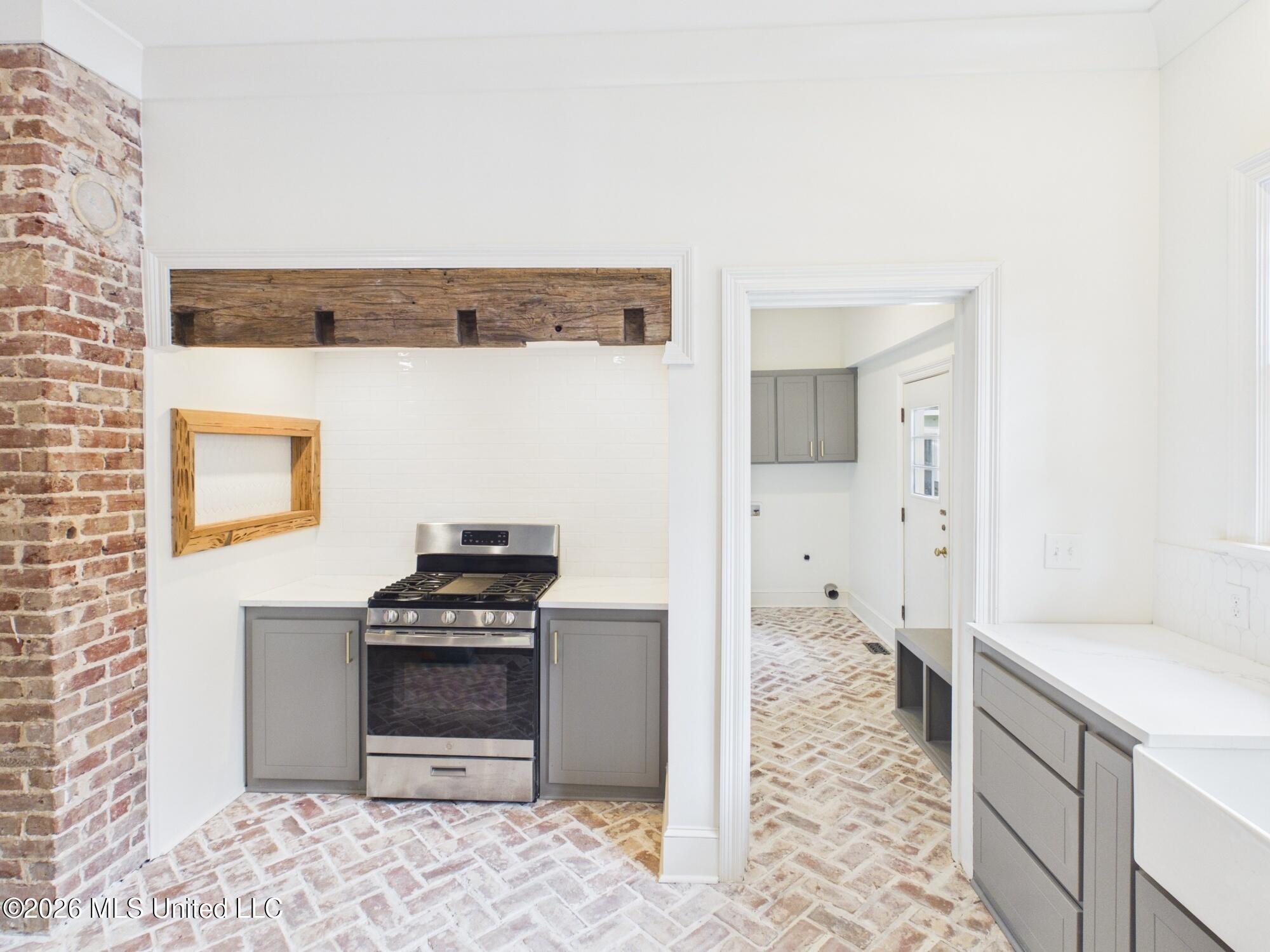 812 Gillespie Street Property Photo 15