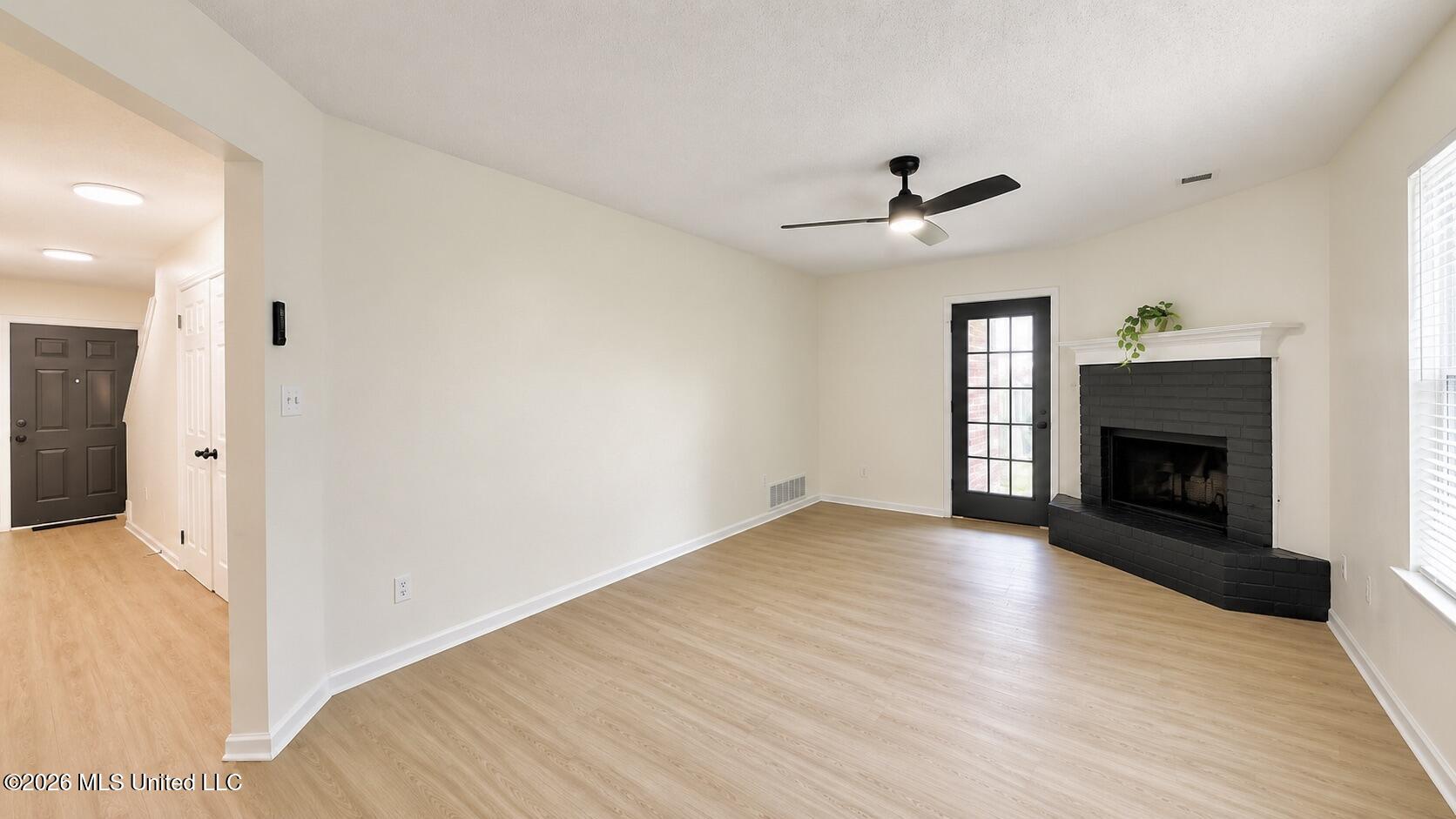 5635 Kentwood Drive Property Photo 6