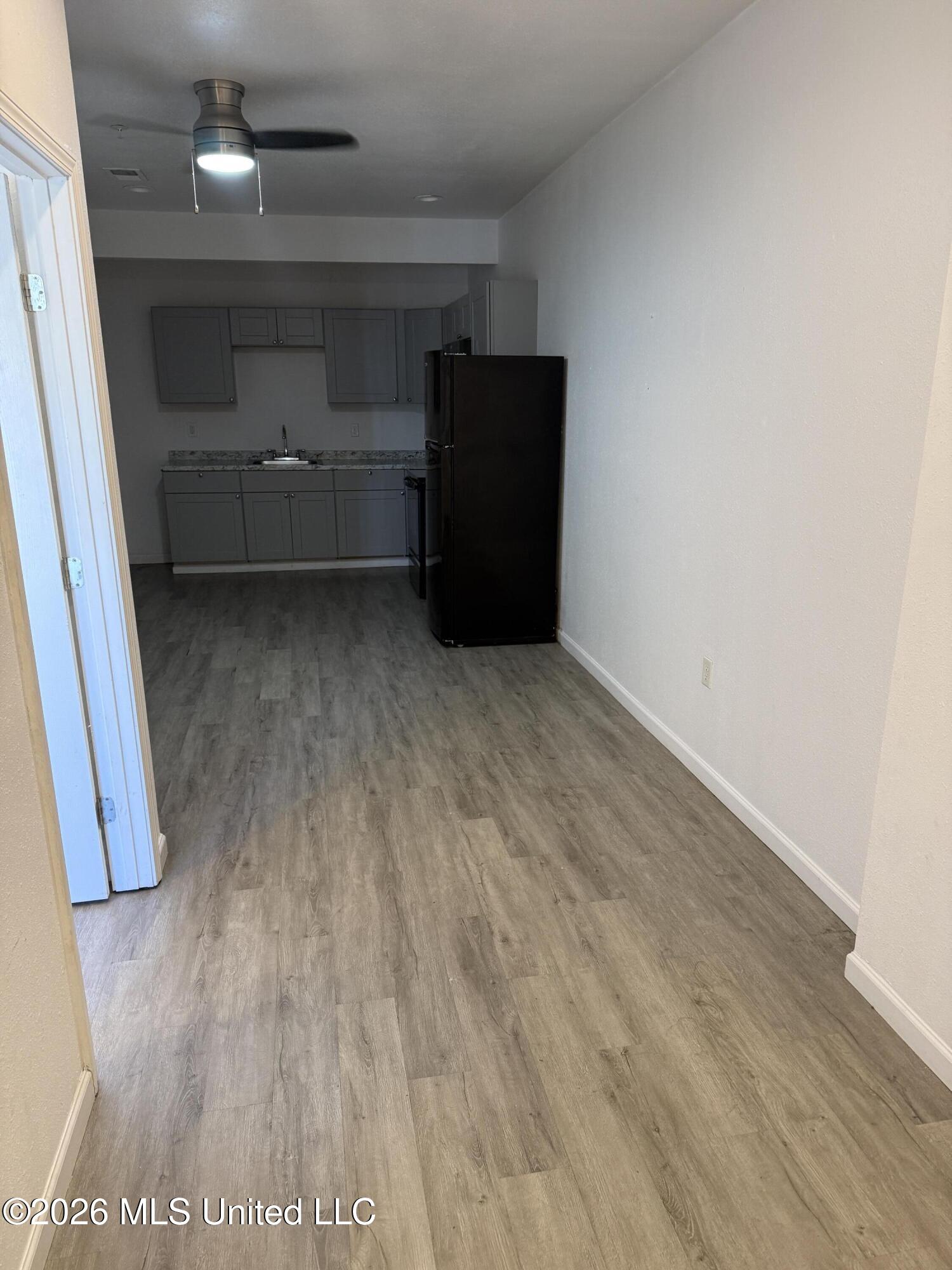 212 E 2nd Street Property Photo 3
