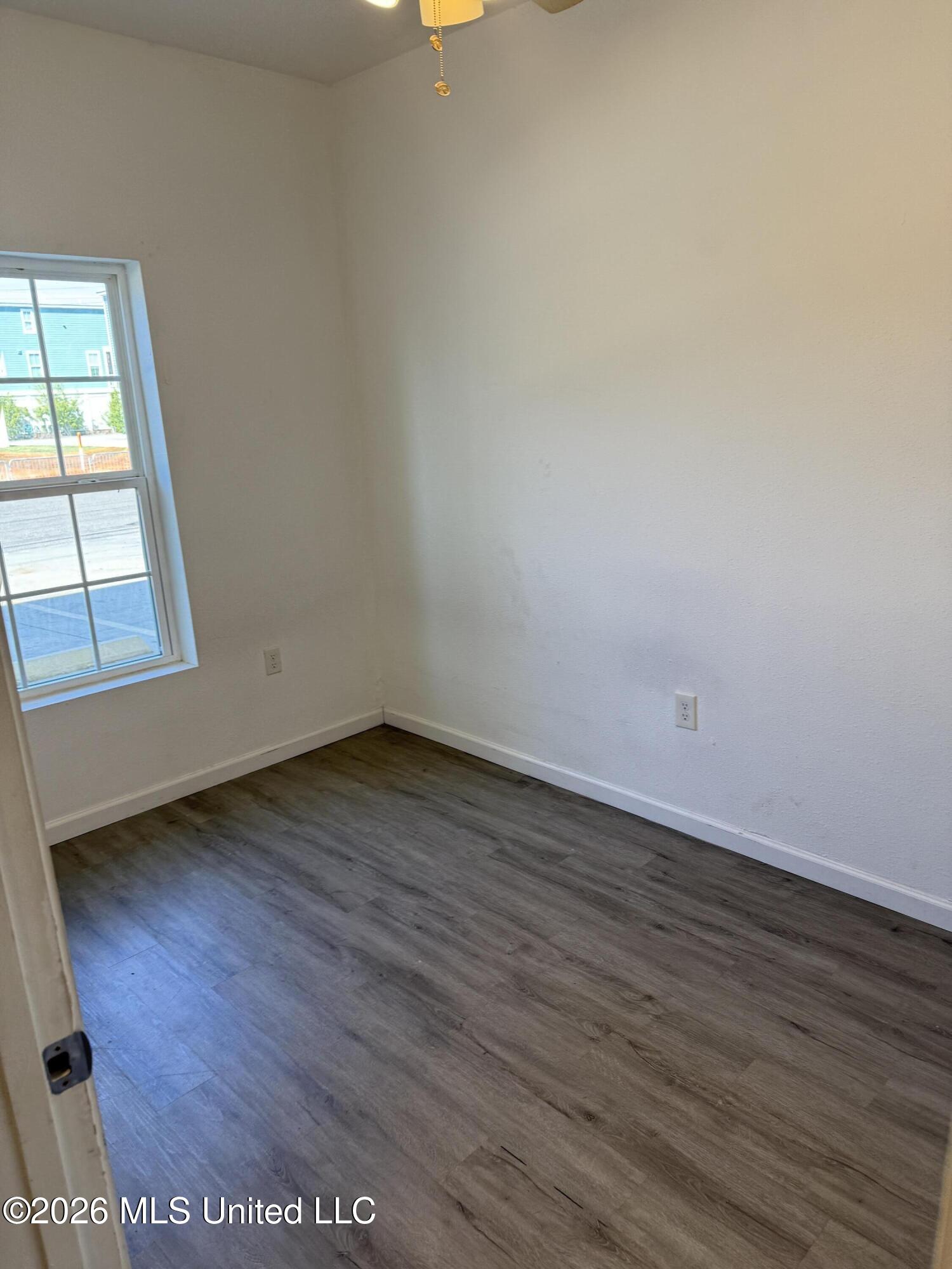 212 E 2nd Street Property Photo 4