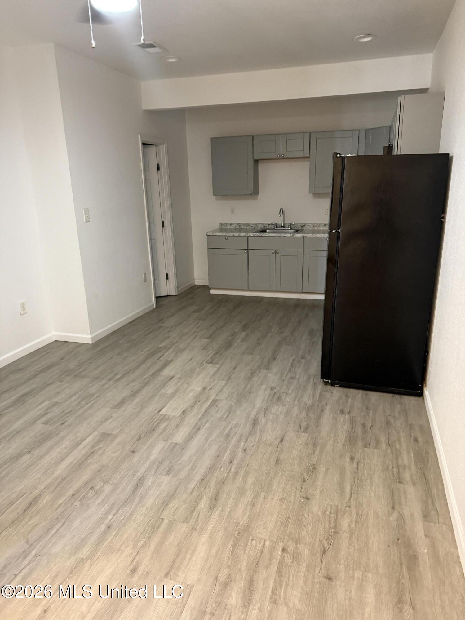 212 E 2nd Street Property Photo 5