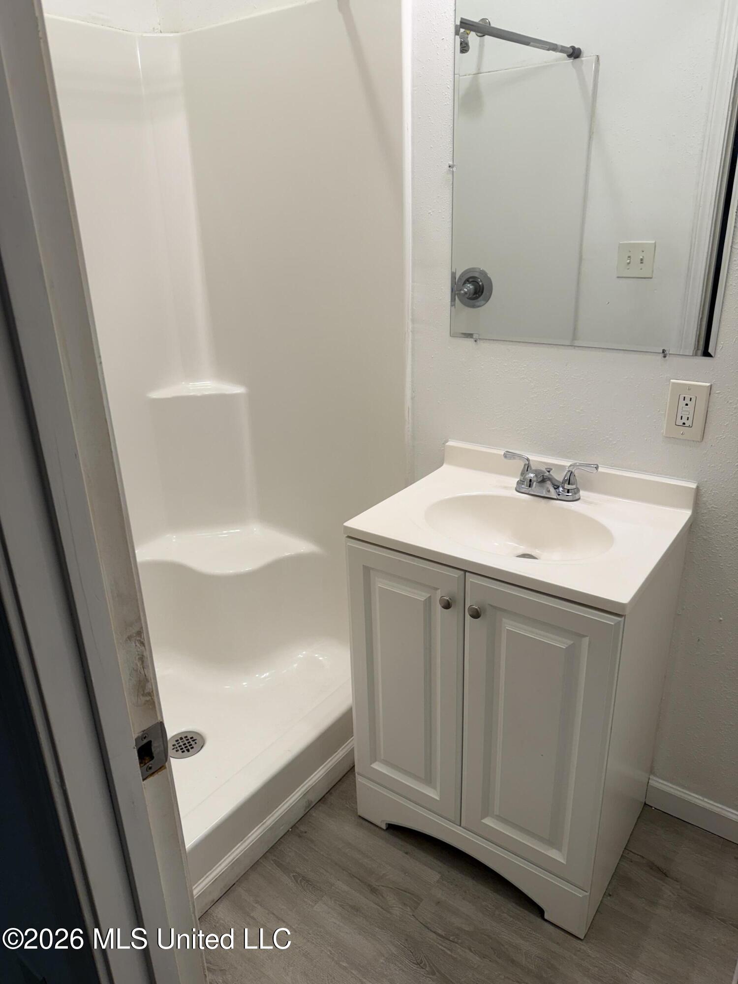 212 E 2nd Street Property Photo 6