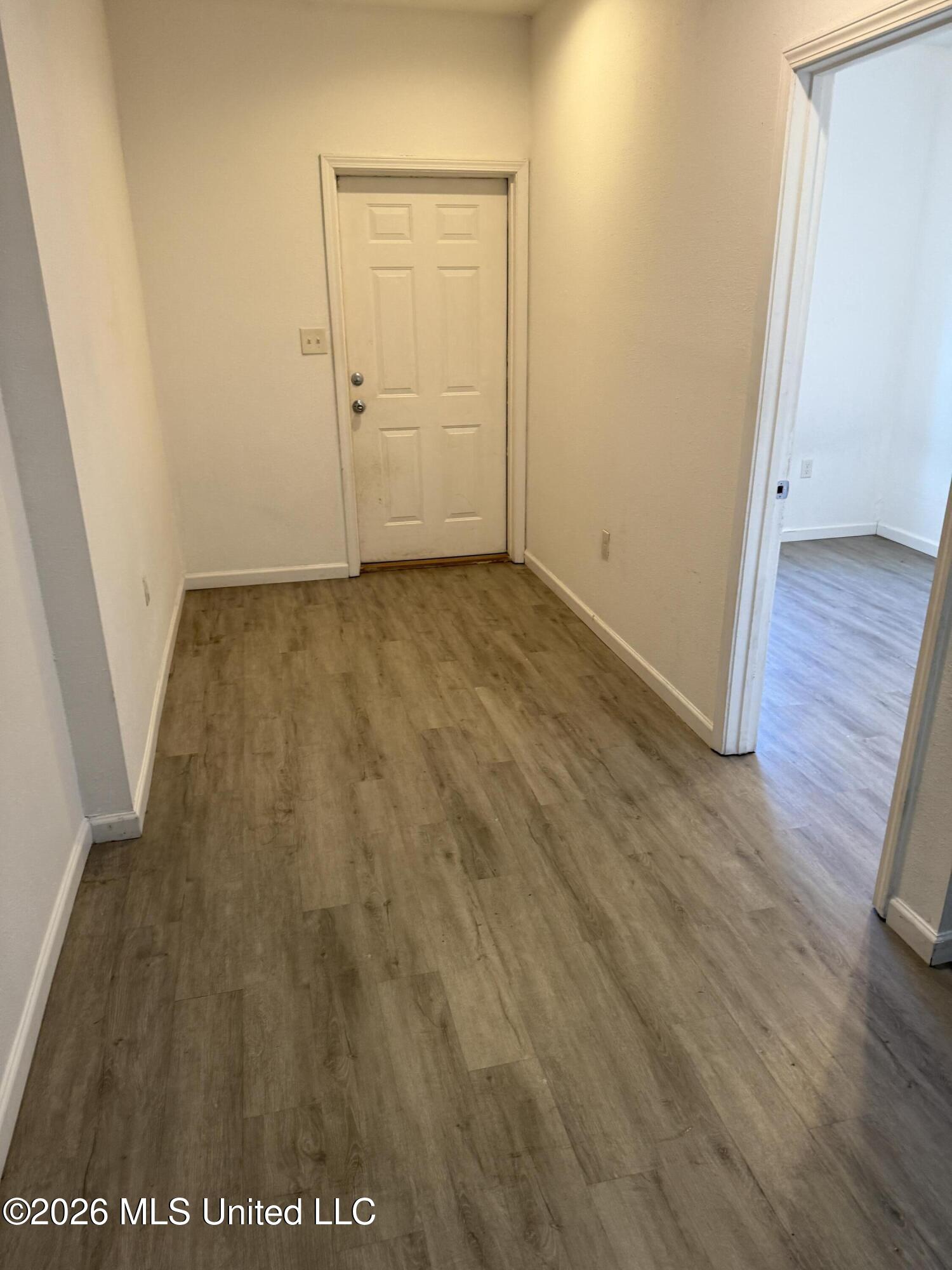 212 E 2nd Street Property Photo 8