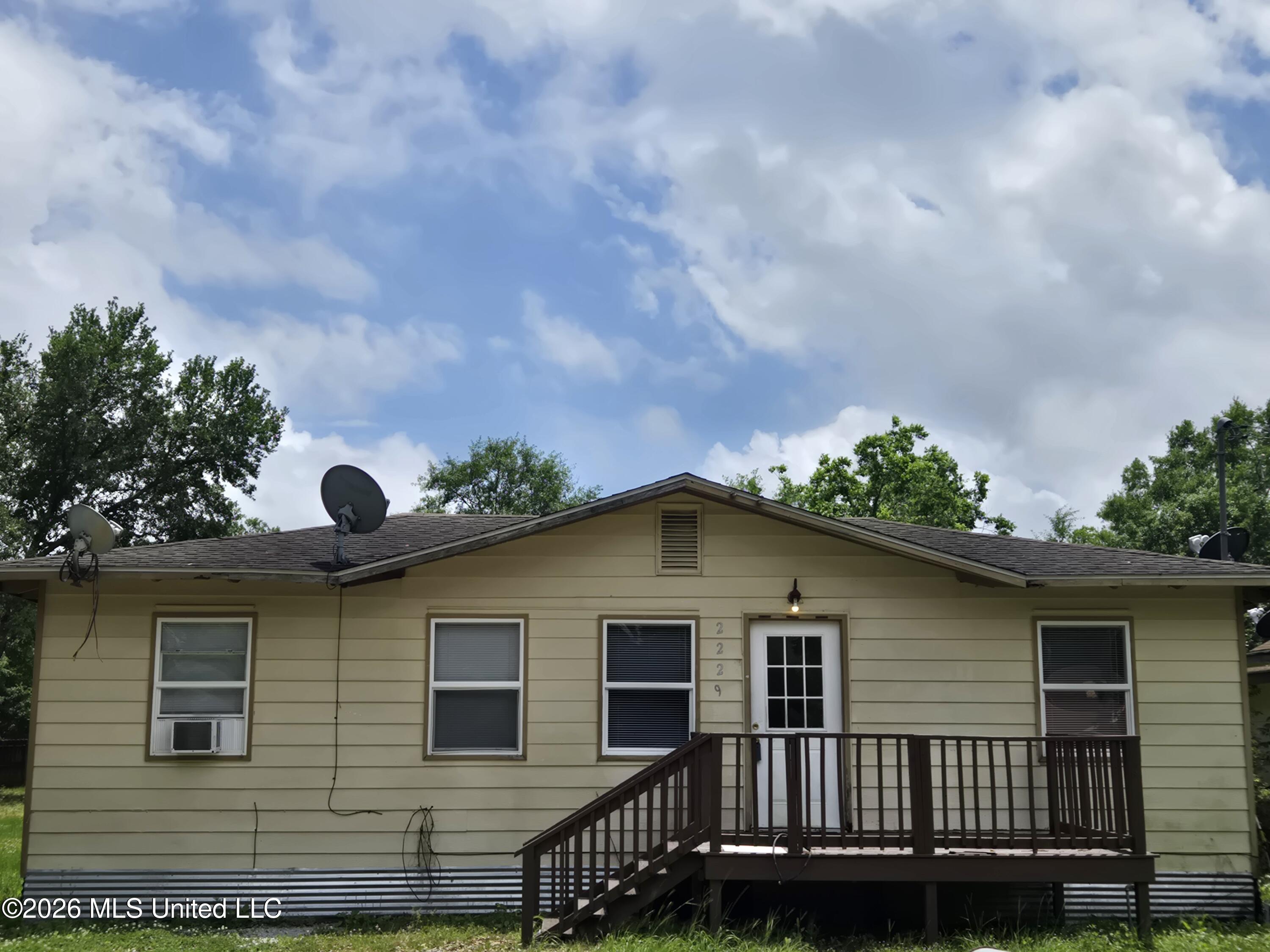 2229 33rd Street Property Photo 1