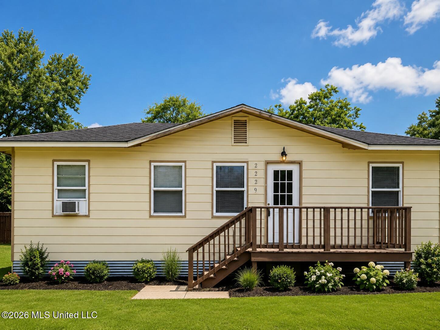 2229 33rd Street Property Photo 2