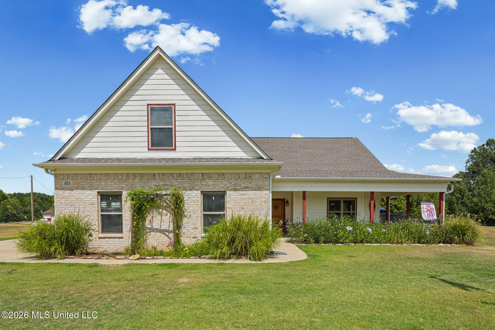 103 Oak Meadows Cove Property Photo 2