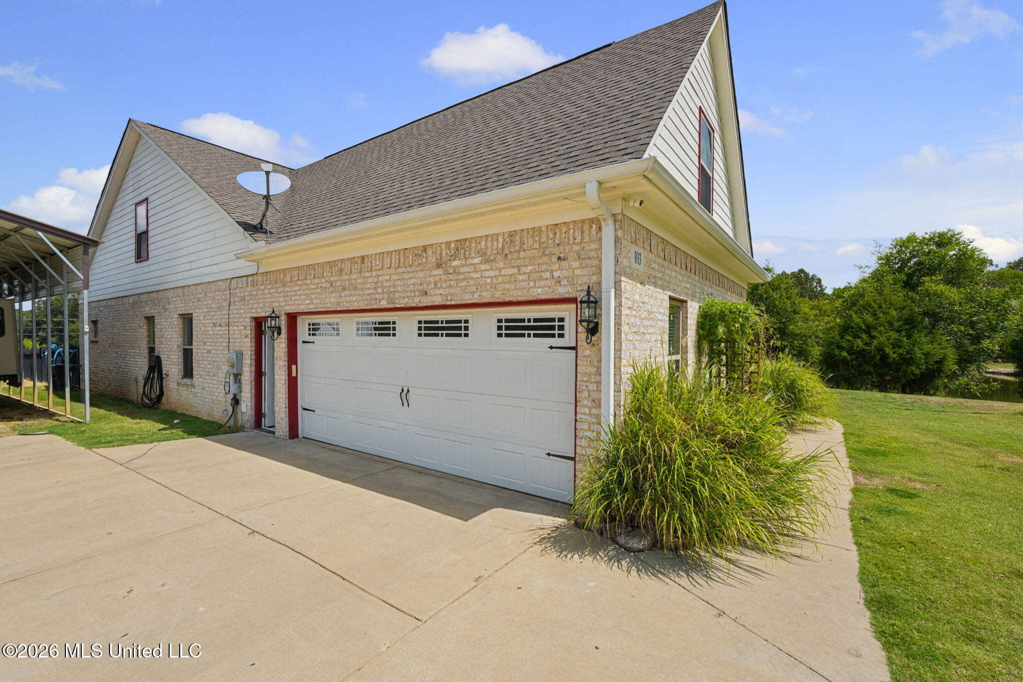 103 Oak Meadows Cove Property Photo 4