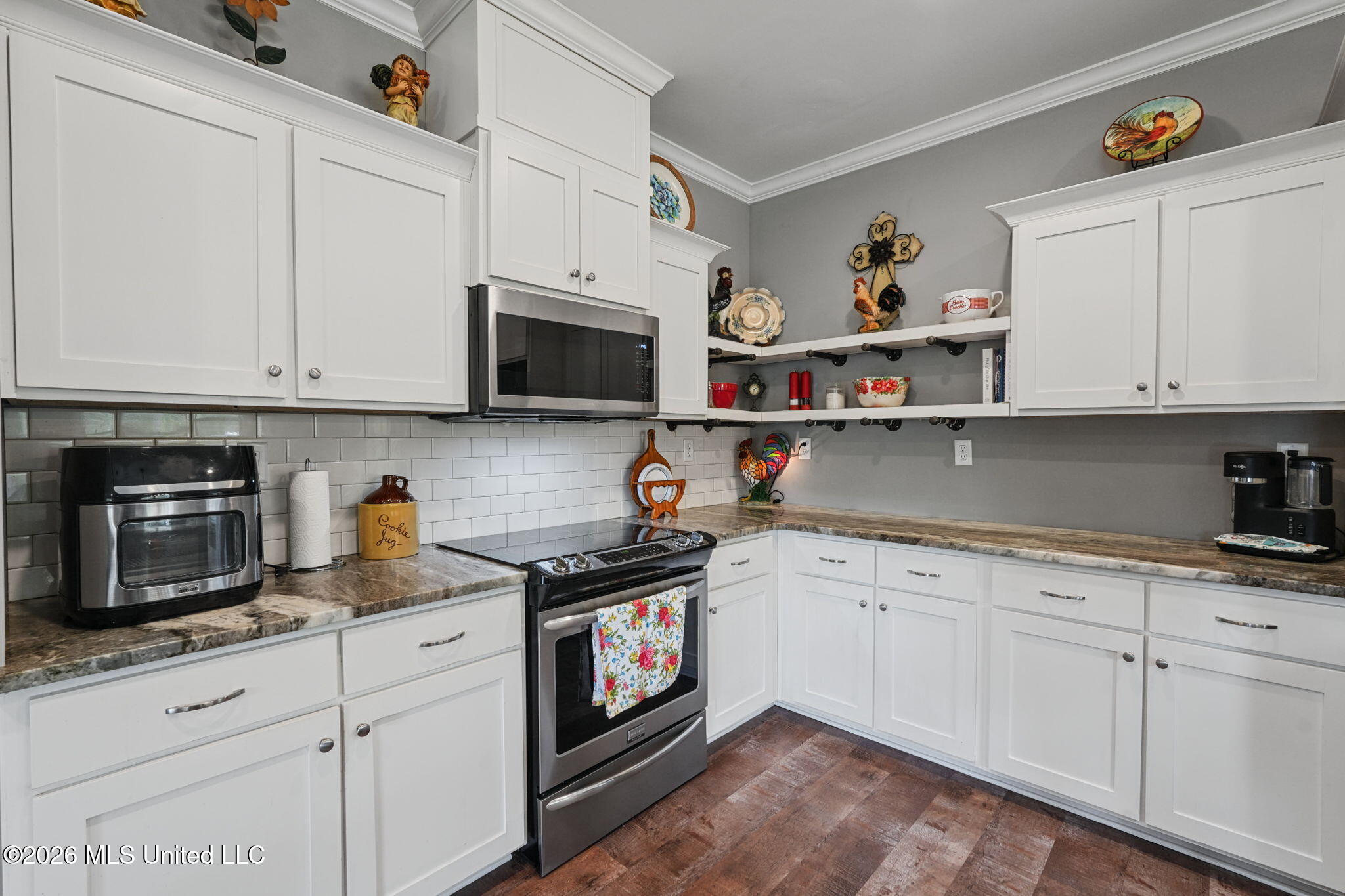 103 Oak Meadows Cove Property Photo 17