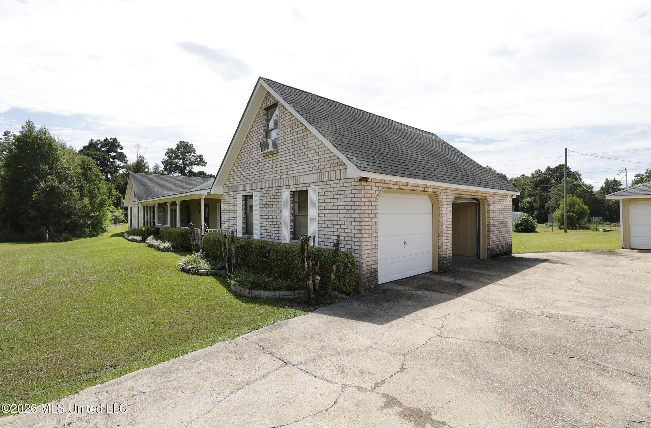1057 Cole Thomas Road Property Photo 3