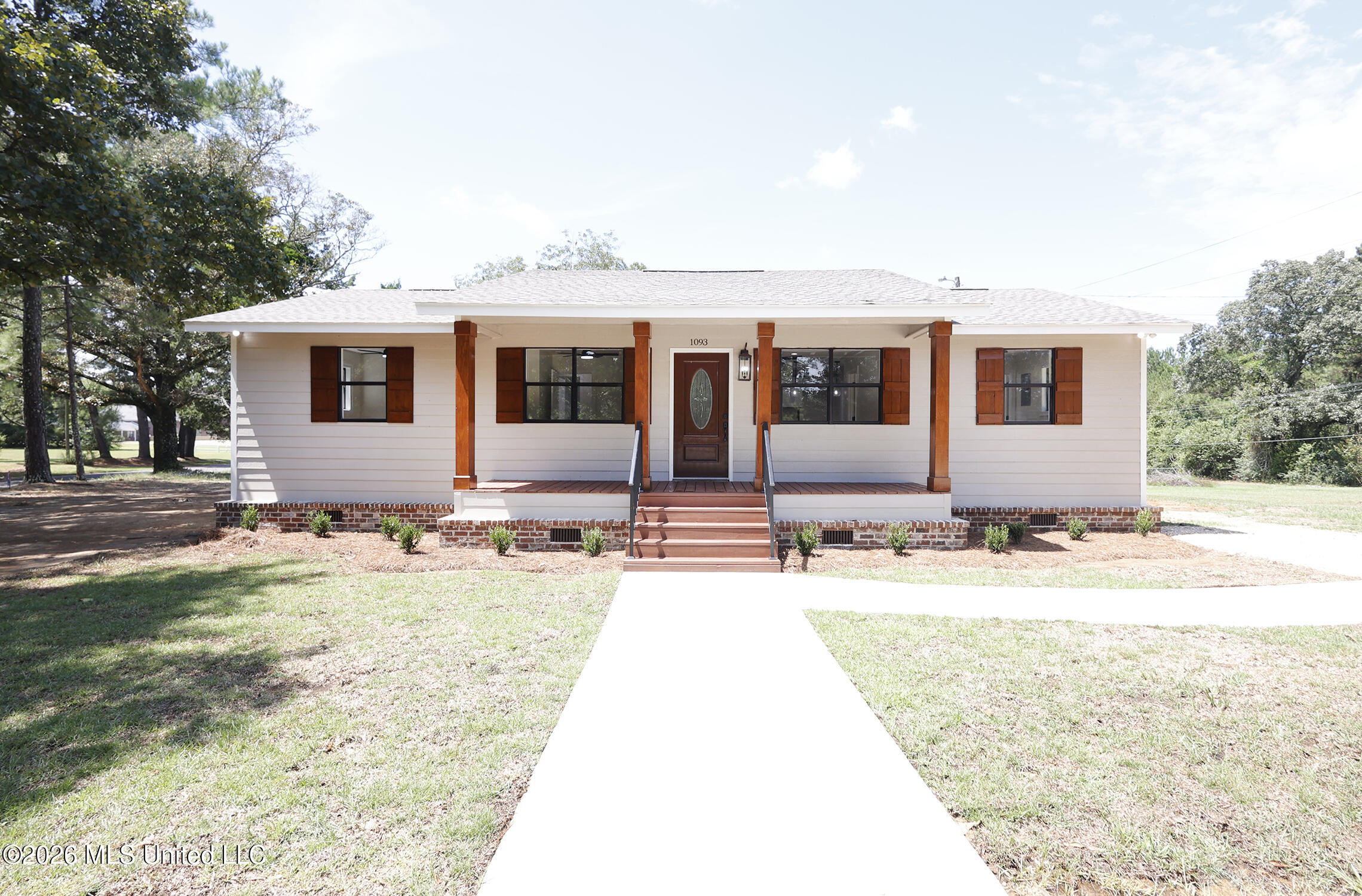 1093 Mccomb Hville Road Property Photo 1