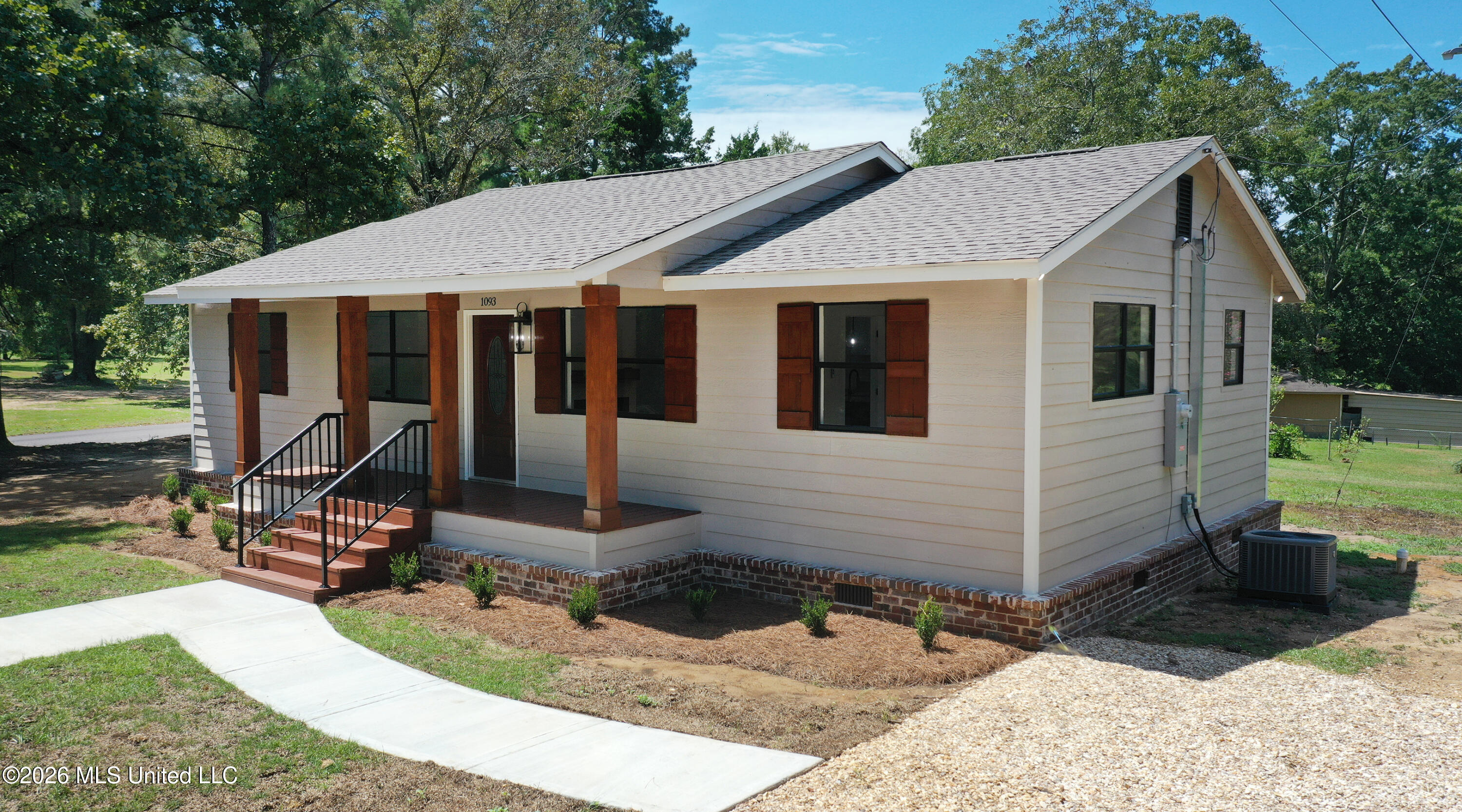 1093 Mccomb Hville Road Property Photo 4