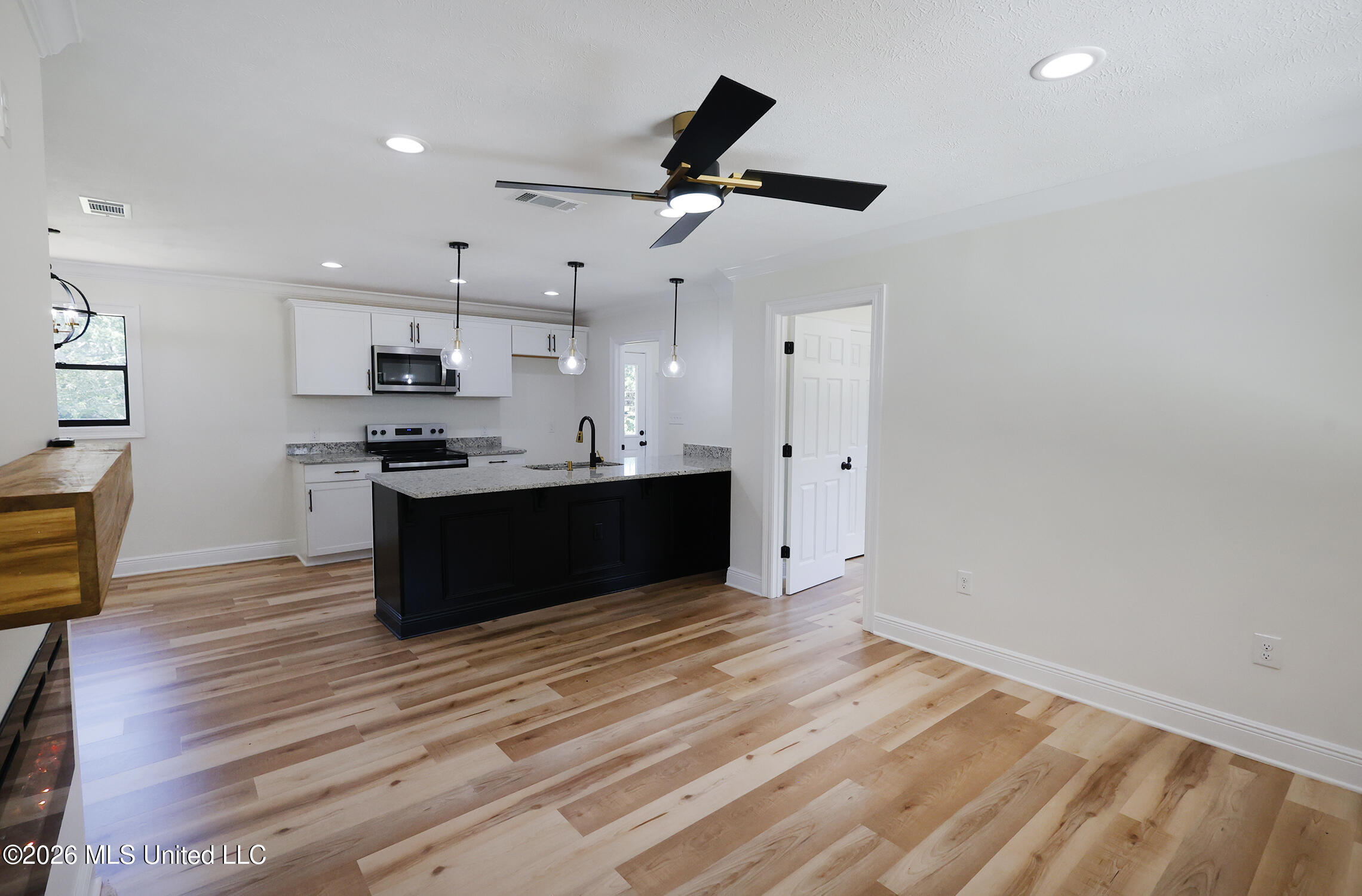 1093 Mccomb Hville Road Property Photo 5