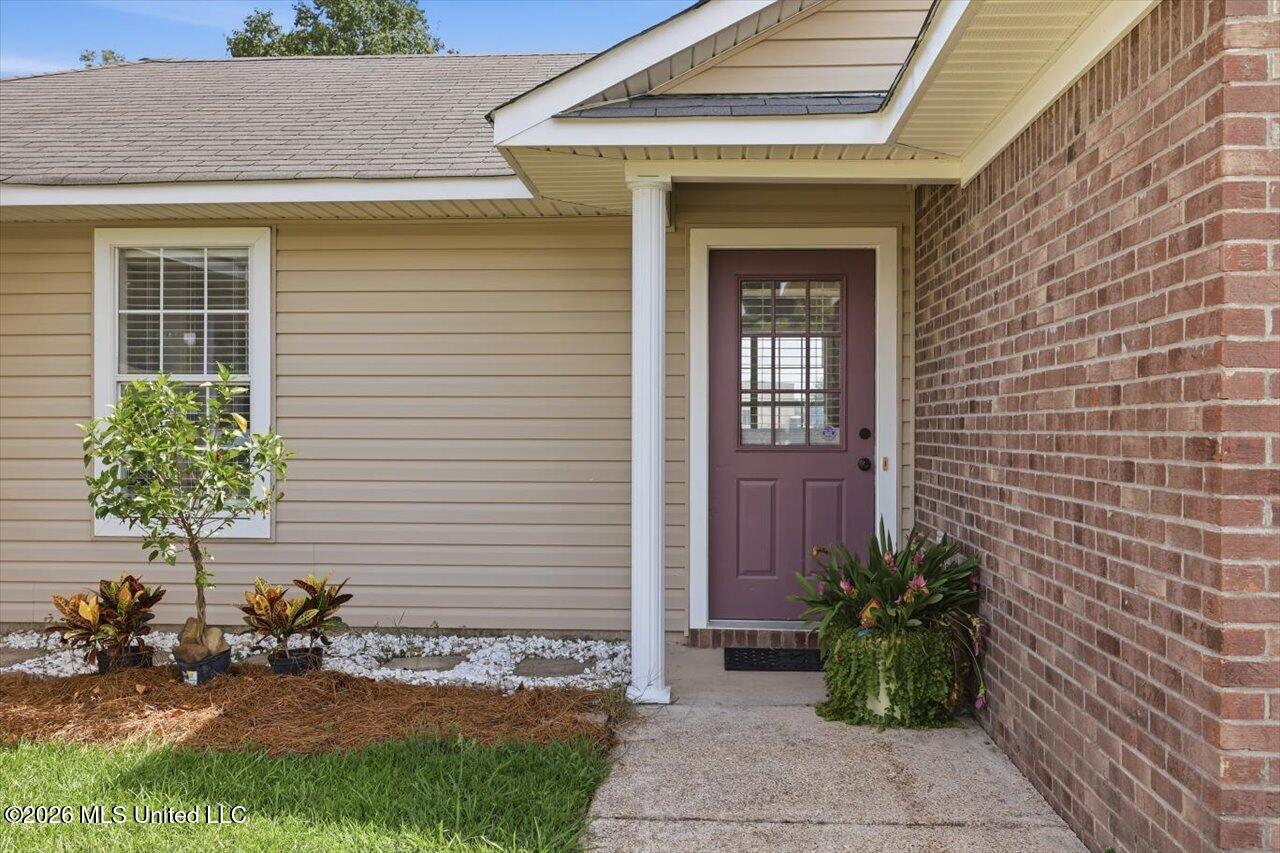 319 Green Meadow Drive Property Photo 3