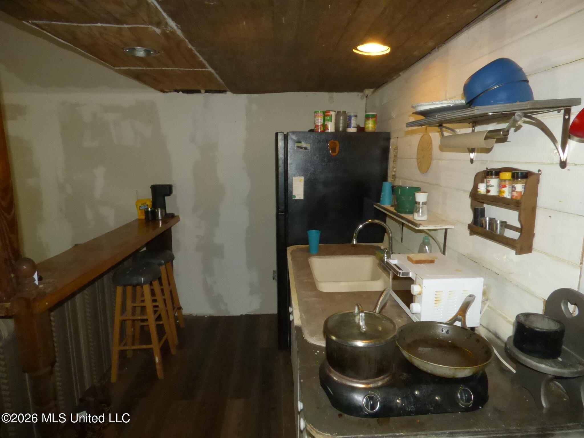 412 Aston Avenue Property Photo 6