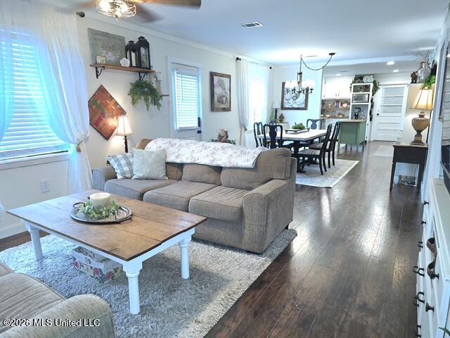 220 W Batson Avenue Property Photo 6