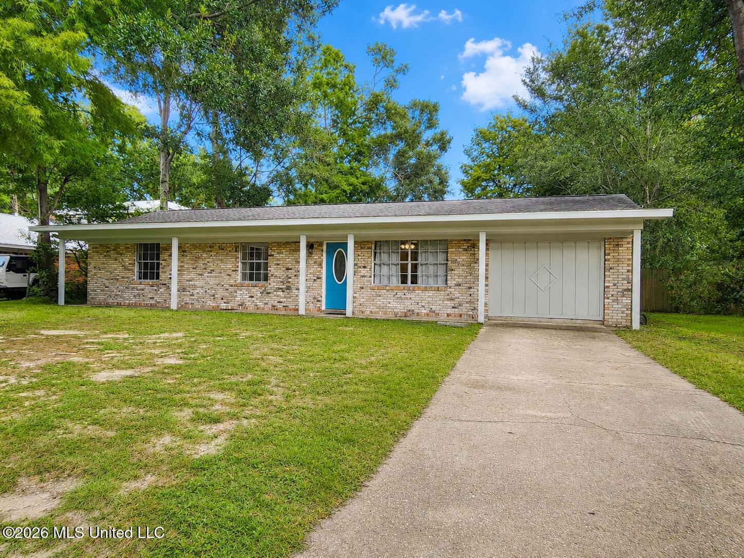 225 Eastland Boulevard Property Photo 1