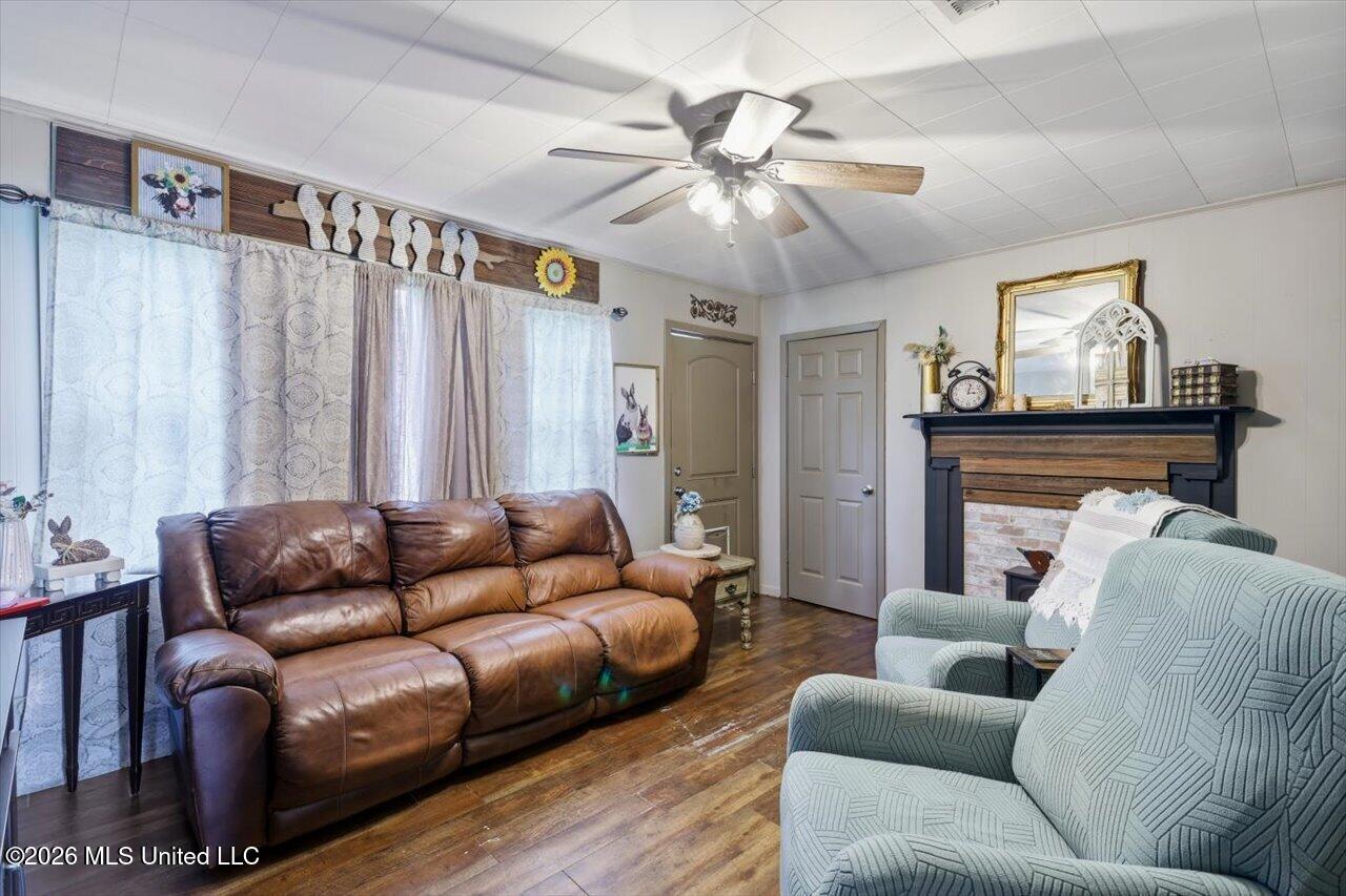 465 Midway Road Property Photo 5