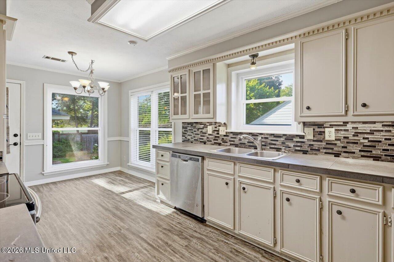 106 Rockwood Drive Property Photo 12