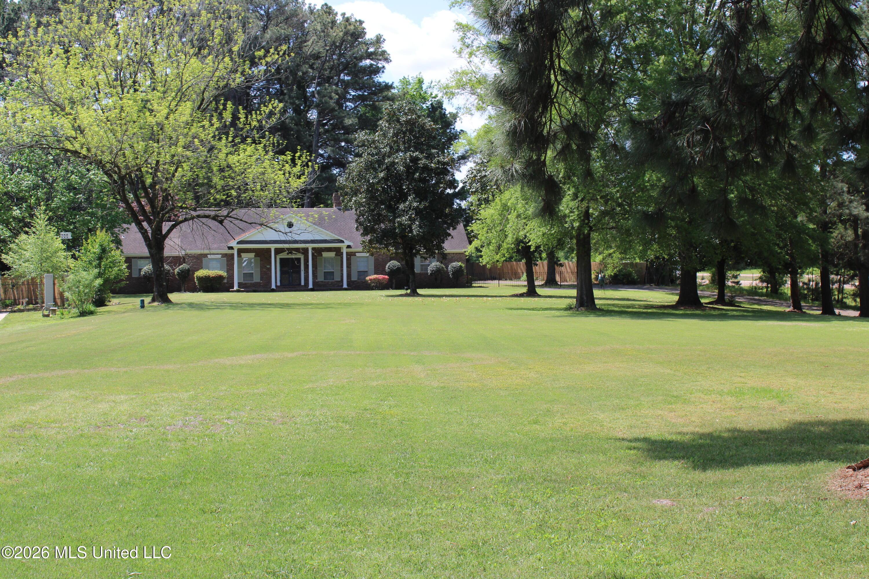 220 Flushing Cove Property Photo 3